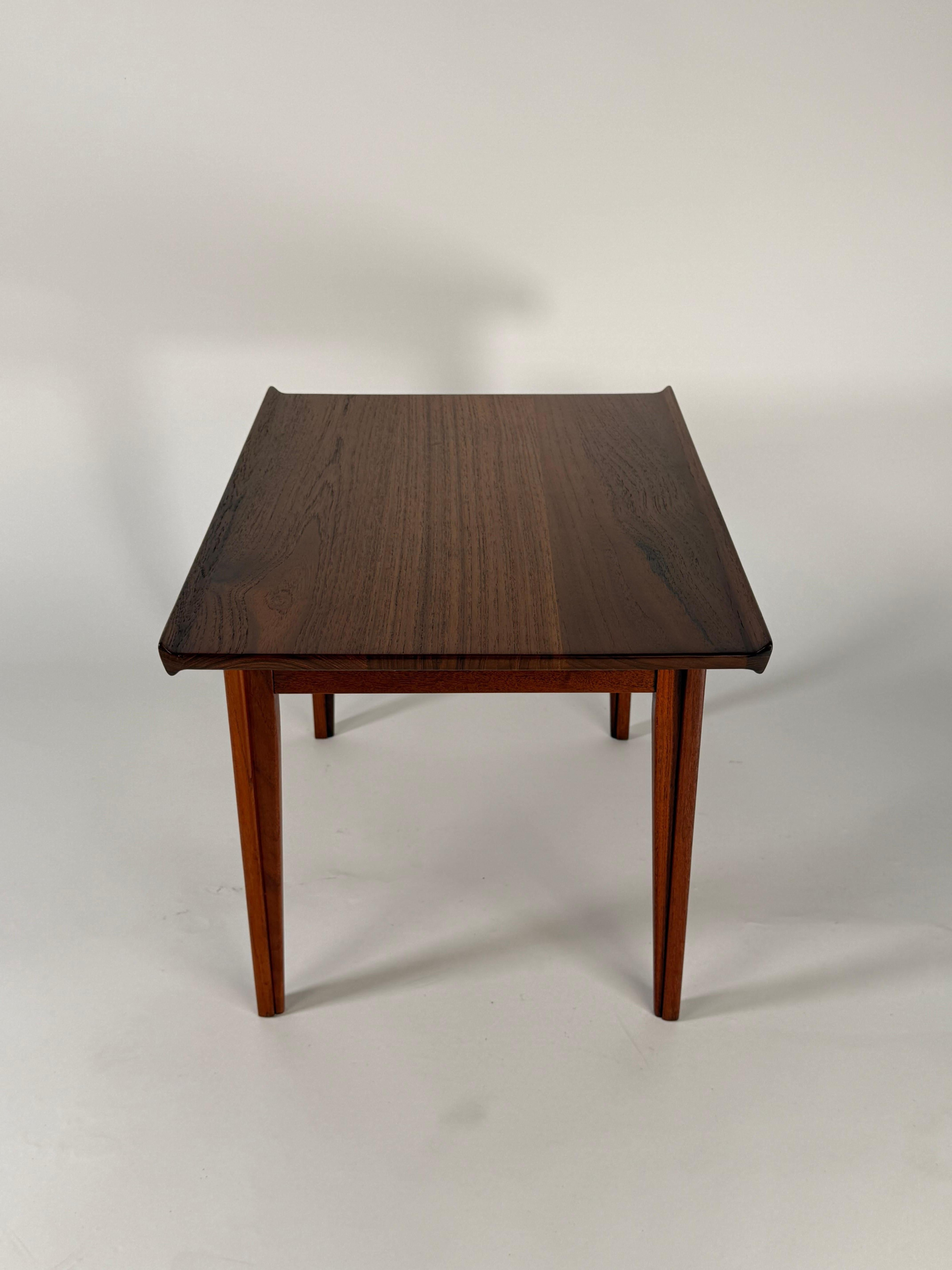 A timeless study in restraint and proportion, this pair of side tables by Danish master Finn Juhl embodies the architectural elegance that defines his work. Crafted from solid teak and manufactured by France & Søn, these tables feature a refined