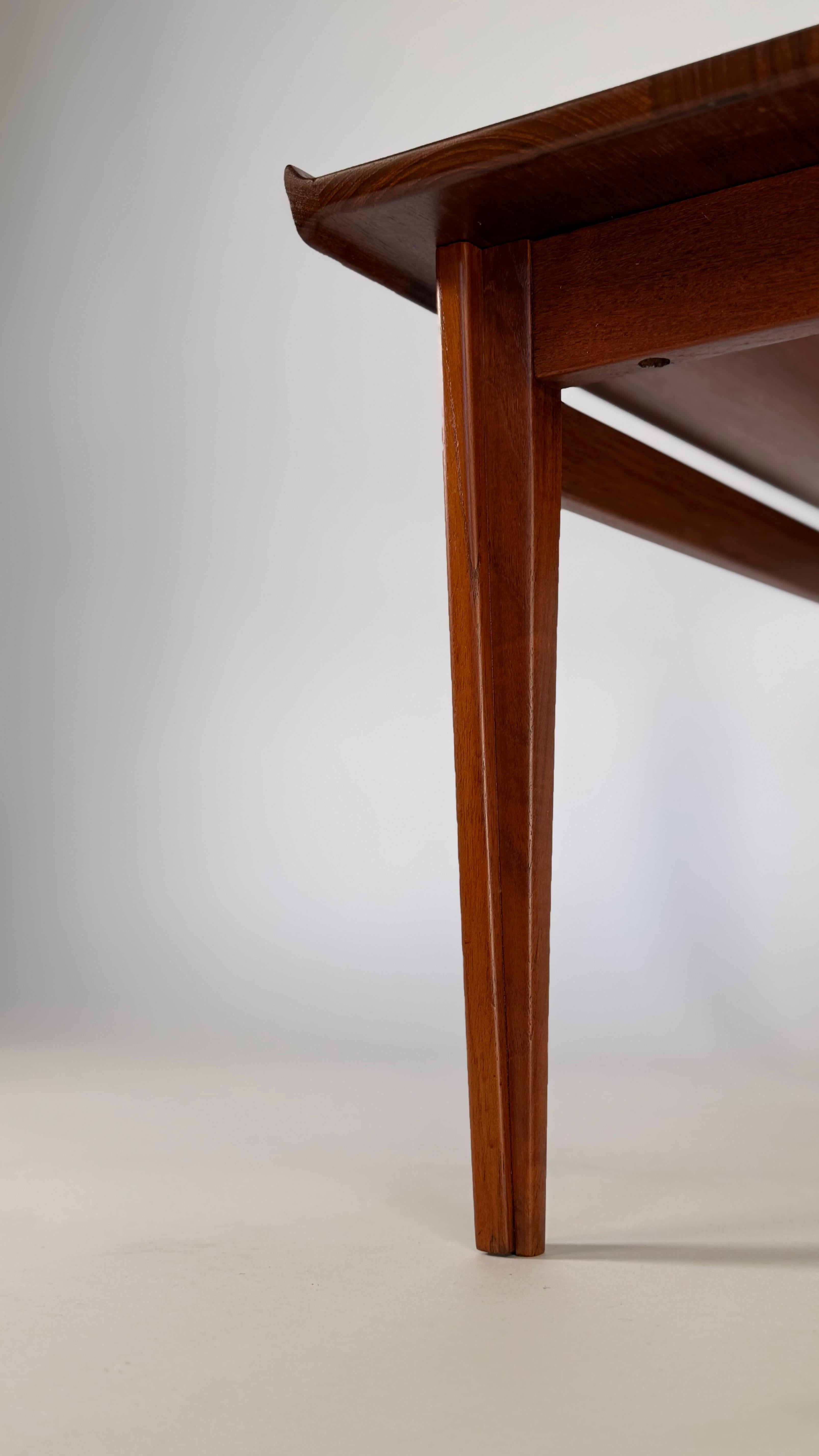 Pair of Finn Juhl Solid Teak Side Tables for France & Søn Denmark, 1950s In Good Condition For Sale In San Diego, CA