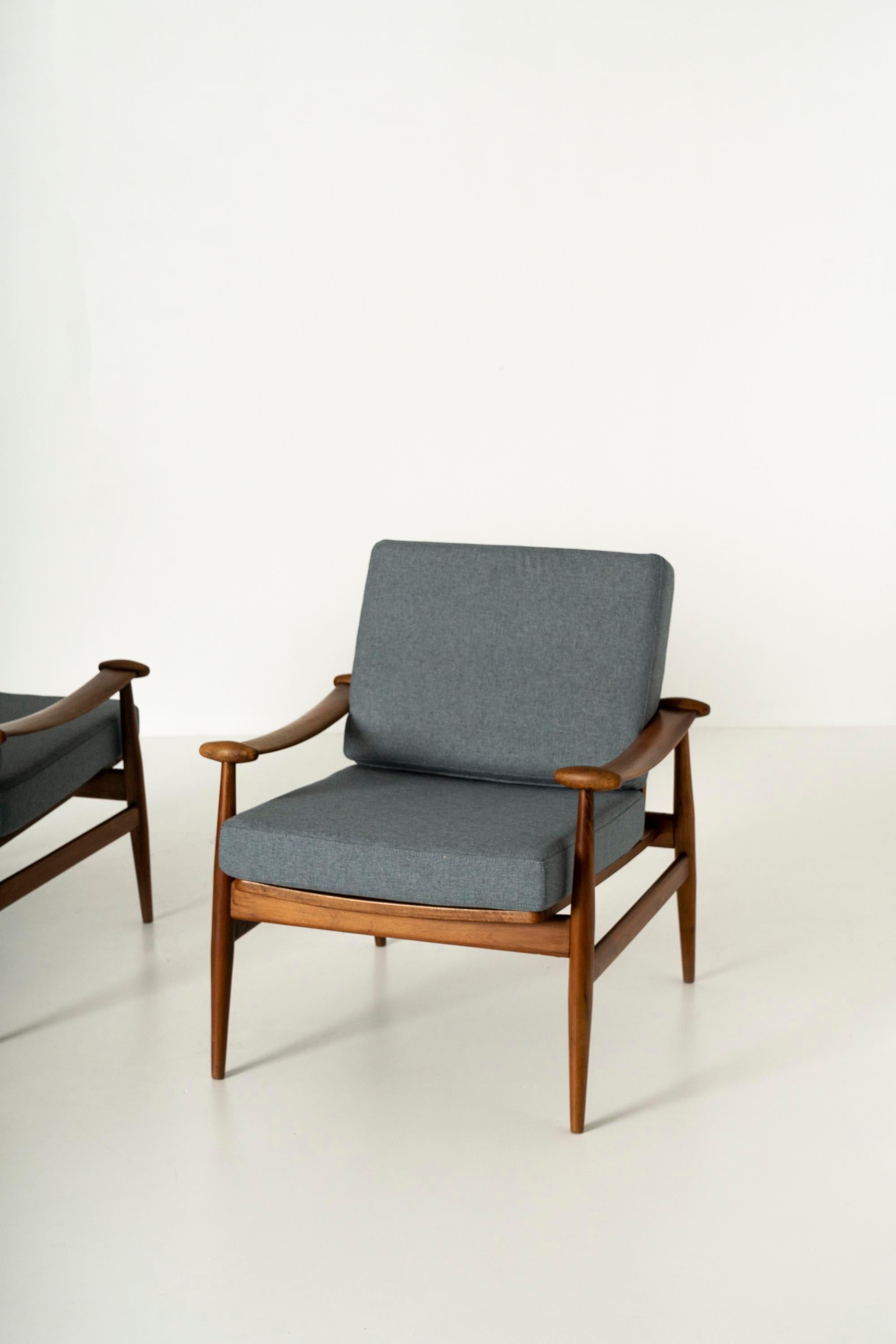 Pair of Finn Juhl Spade Chairs in Teak, Denmark 1950s 2