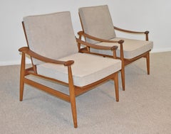 Paire de chaises danoises en teck Finn Juhl "Spade" par John Stuart Inc.