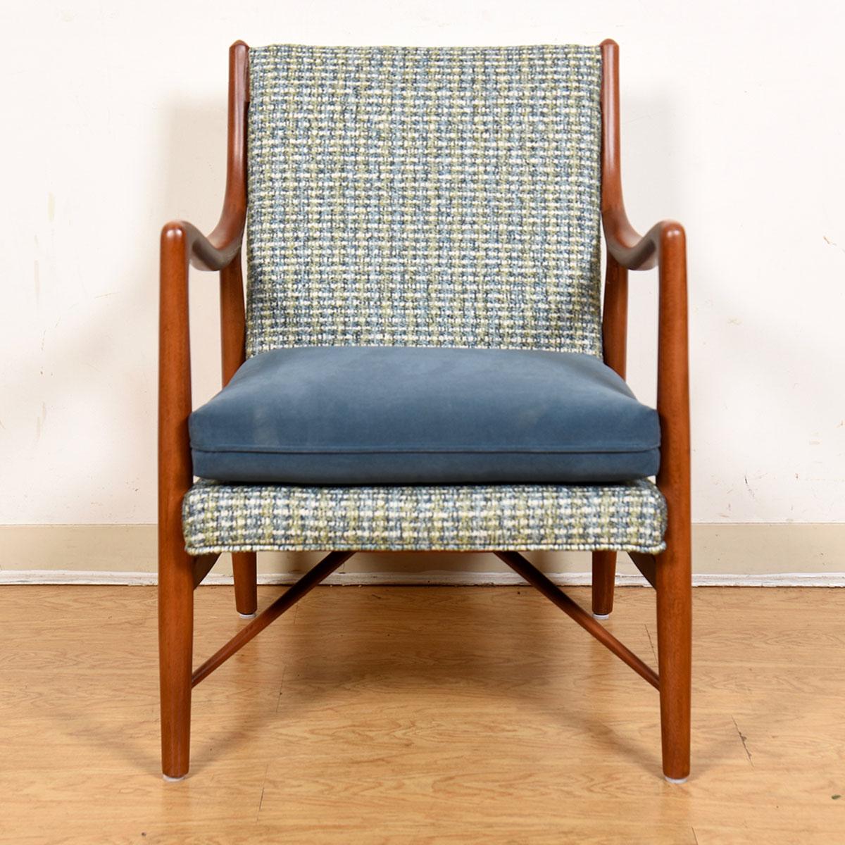 20th Century Pair of Finn Juhl Style Lounge Chairs