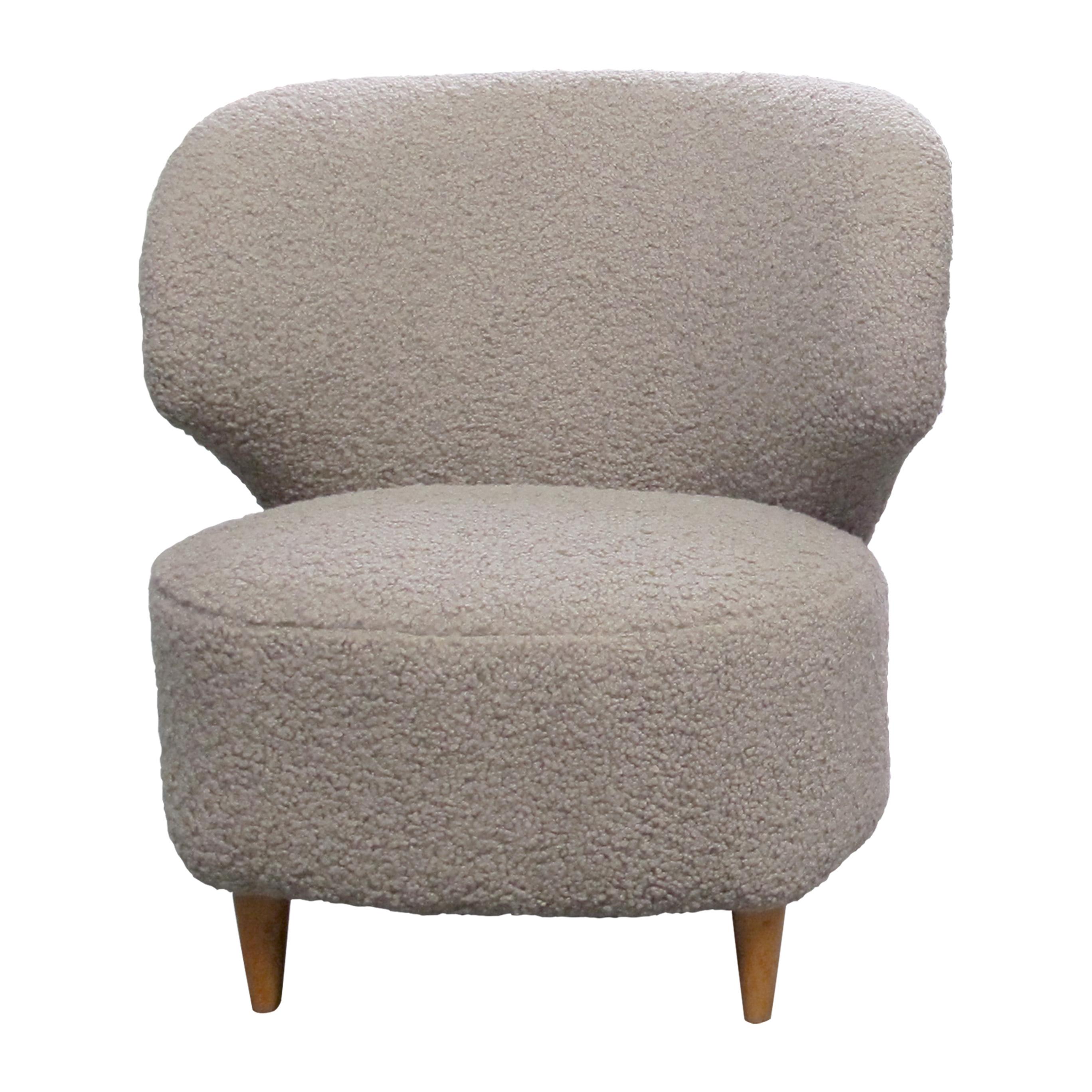 Mid-Century Modern Paire de fauteuils finlandais des années 1940 retapissés en tissu bouclé pelucheux en vente