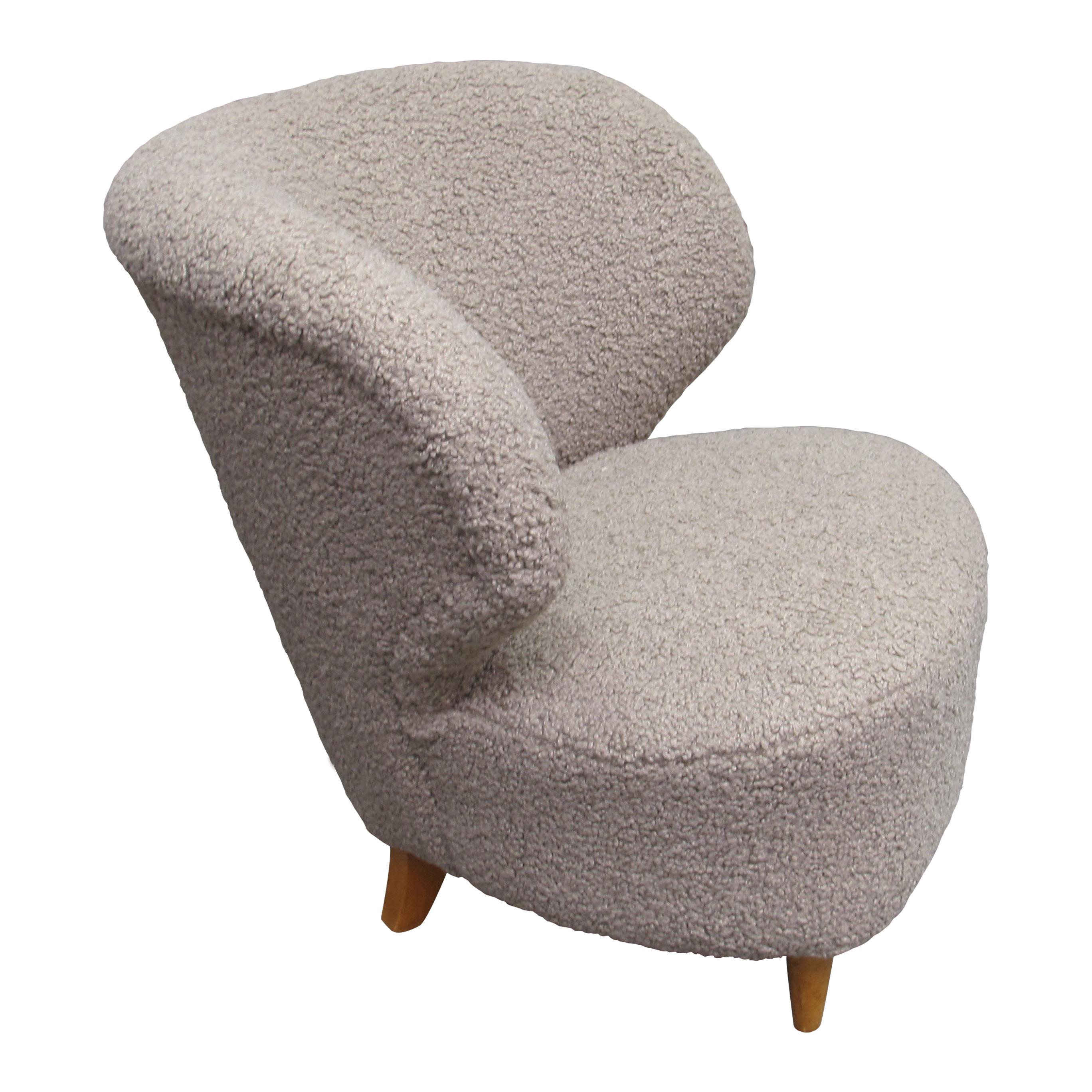 Autre Paire de fauteuils finlandais des années 1940 retapissés en tissu bouclé pelucheux en vente