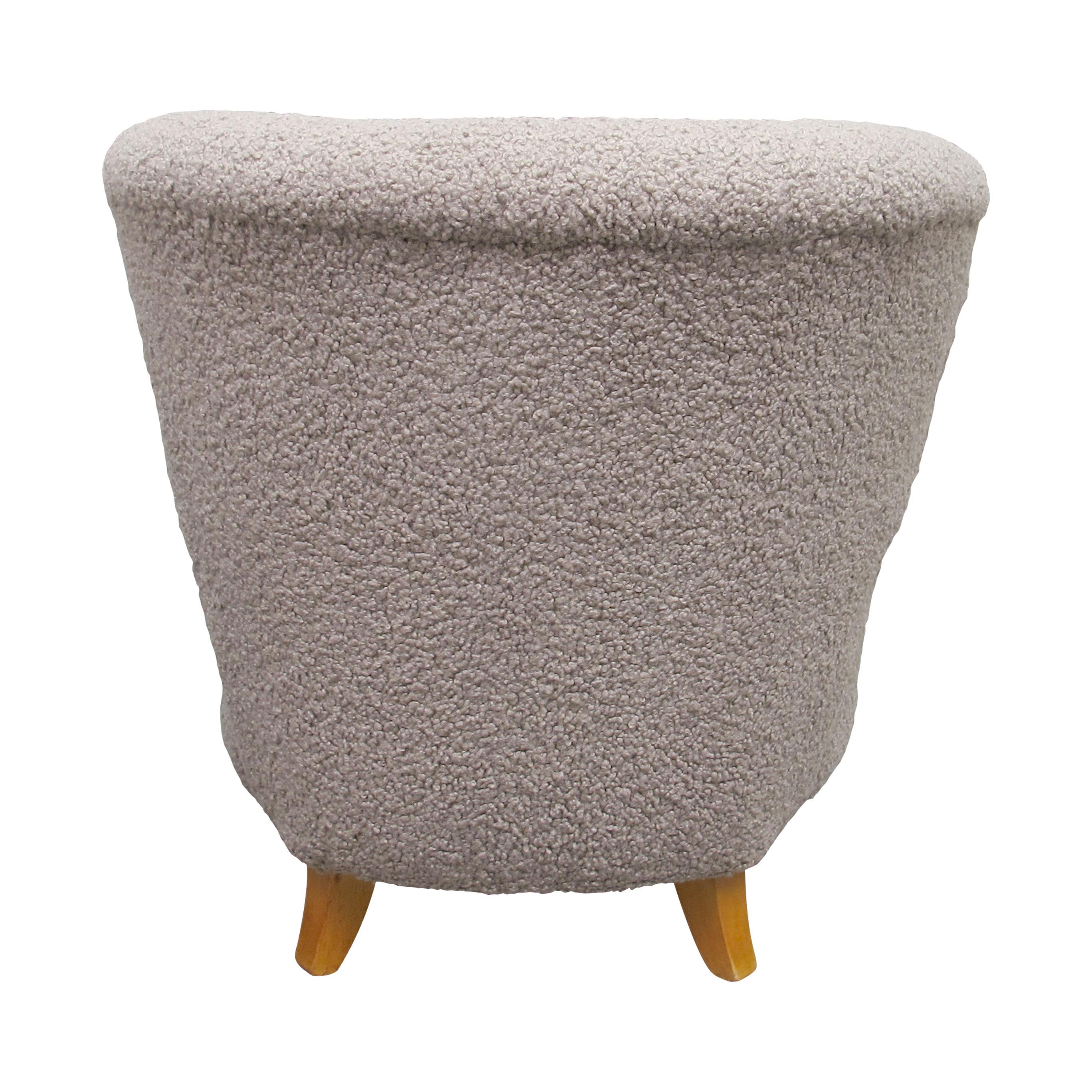 Paire de fauteuils finlandais des années 1940 retapissés en tissu bouclé pelucheux Bon état - En vente à London, GB
