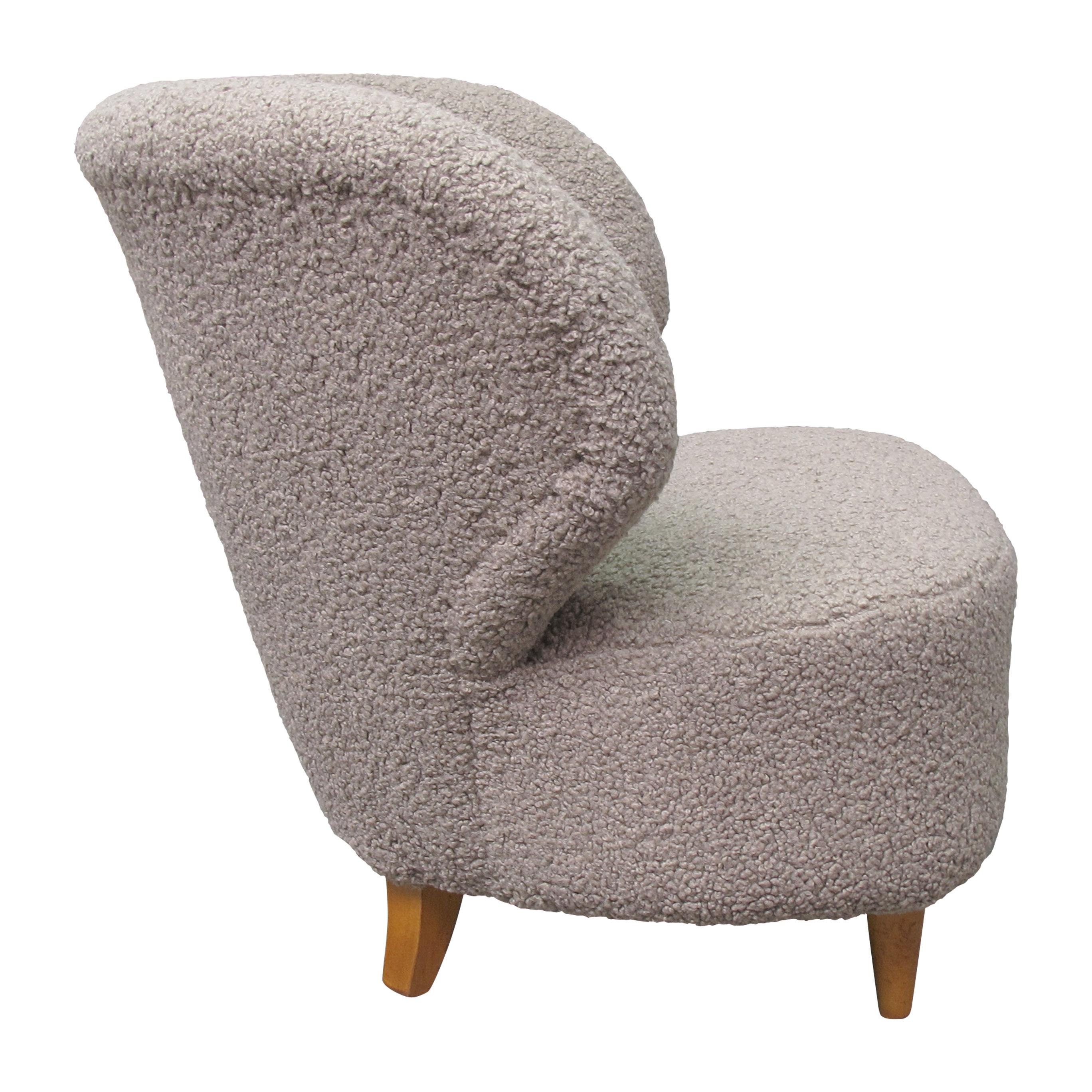 Milieu du XXe siècle Paire de fauteuils finlandais des années 1940 retapissés en tissu bouclé pelucheux en vente