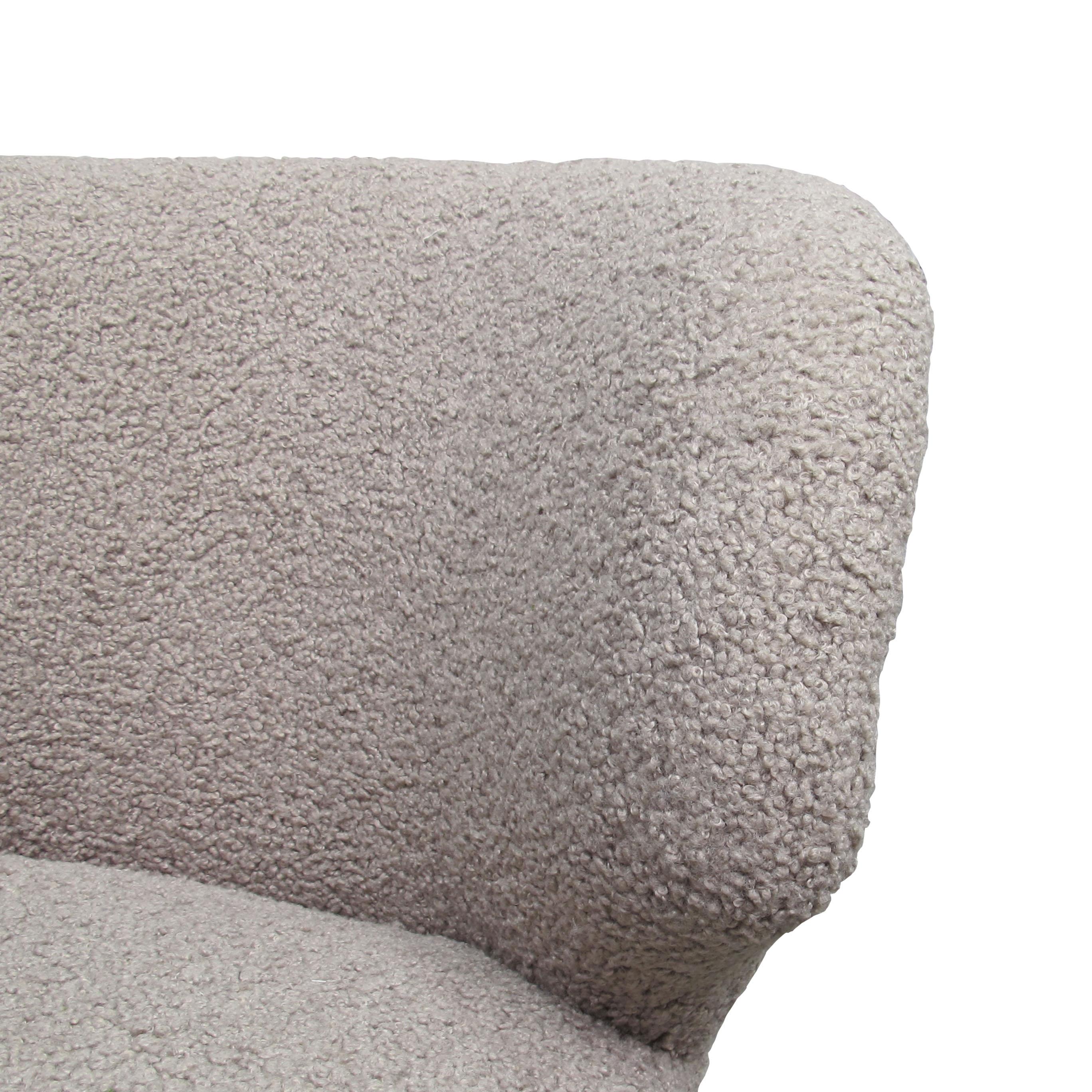 Tissu Paire de fauteuils finlandais des années 1940 retapissés en tissu bouclé pelucheux en vente