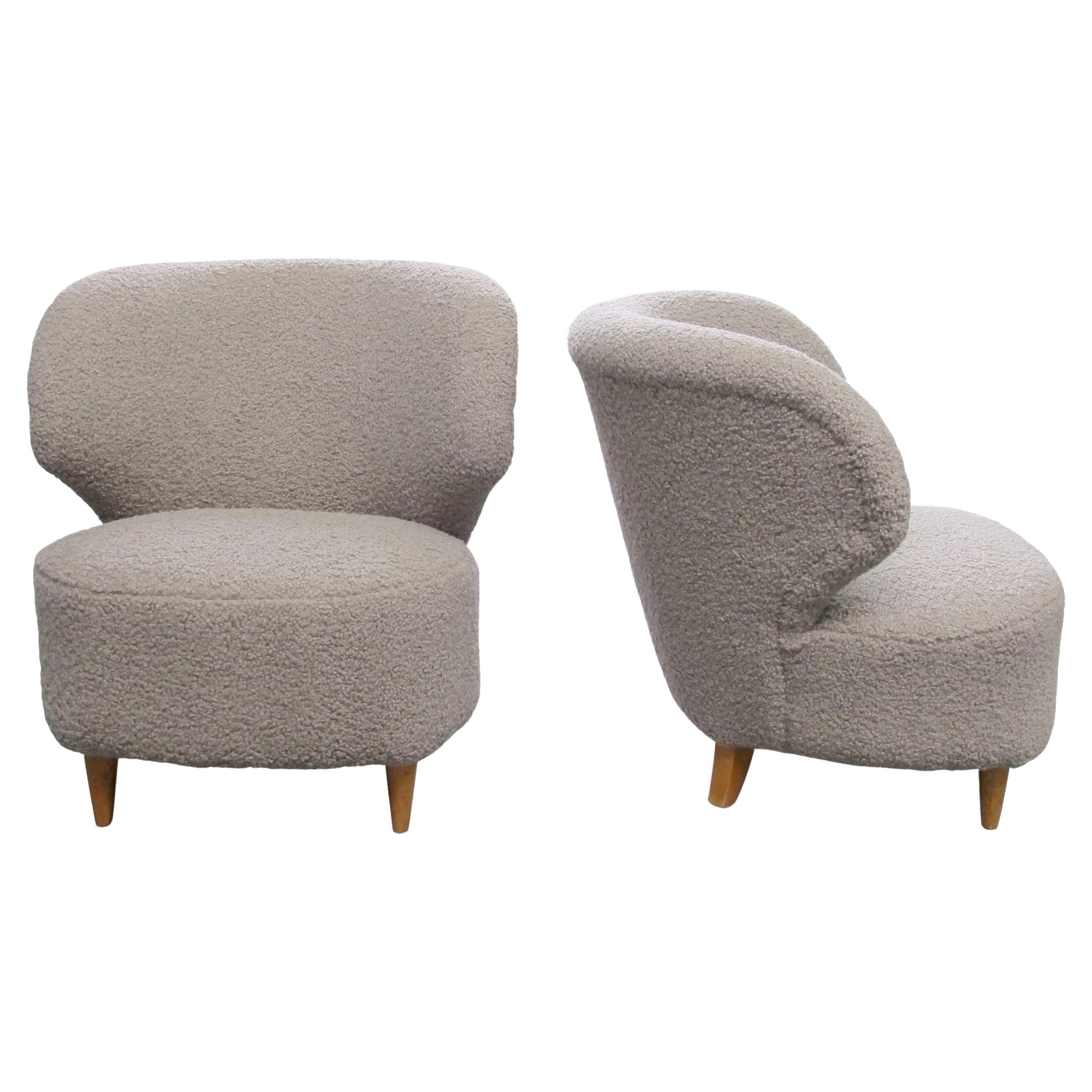 Paire de fauteuils finlandais des années 1940 retapissés en tissu bouclé pelucheux en vente