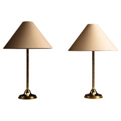 Coppia di lampade da tavolo finlandesi in ottone a volute degli anni '50