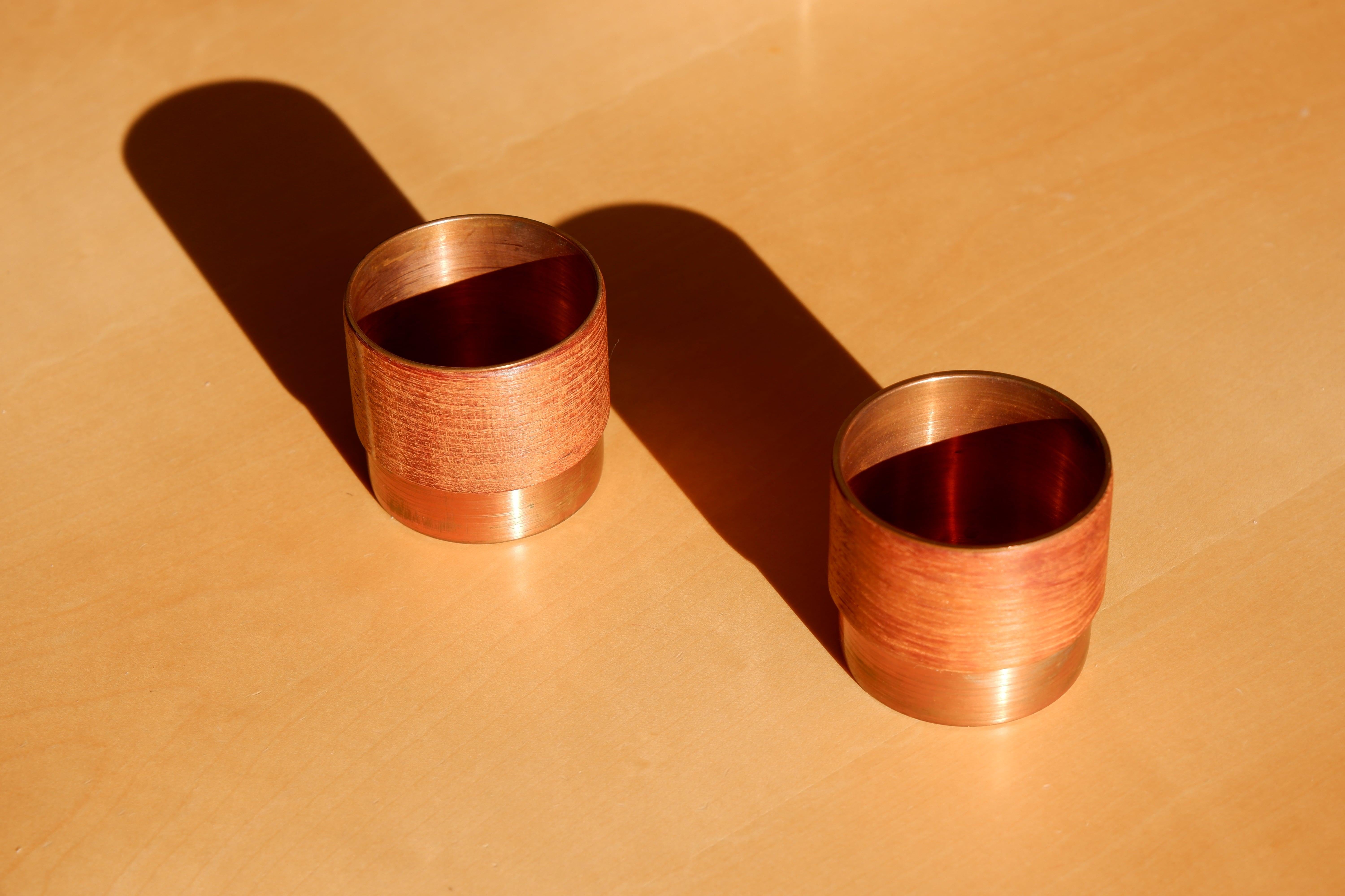 Pair of Finnish Bowls in Copper and Teak in the Style of Paavo Tynell, 60's In Good Condition For Sale In Hägersten-Liljeholmen, Stockholms län