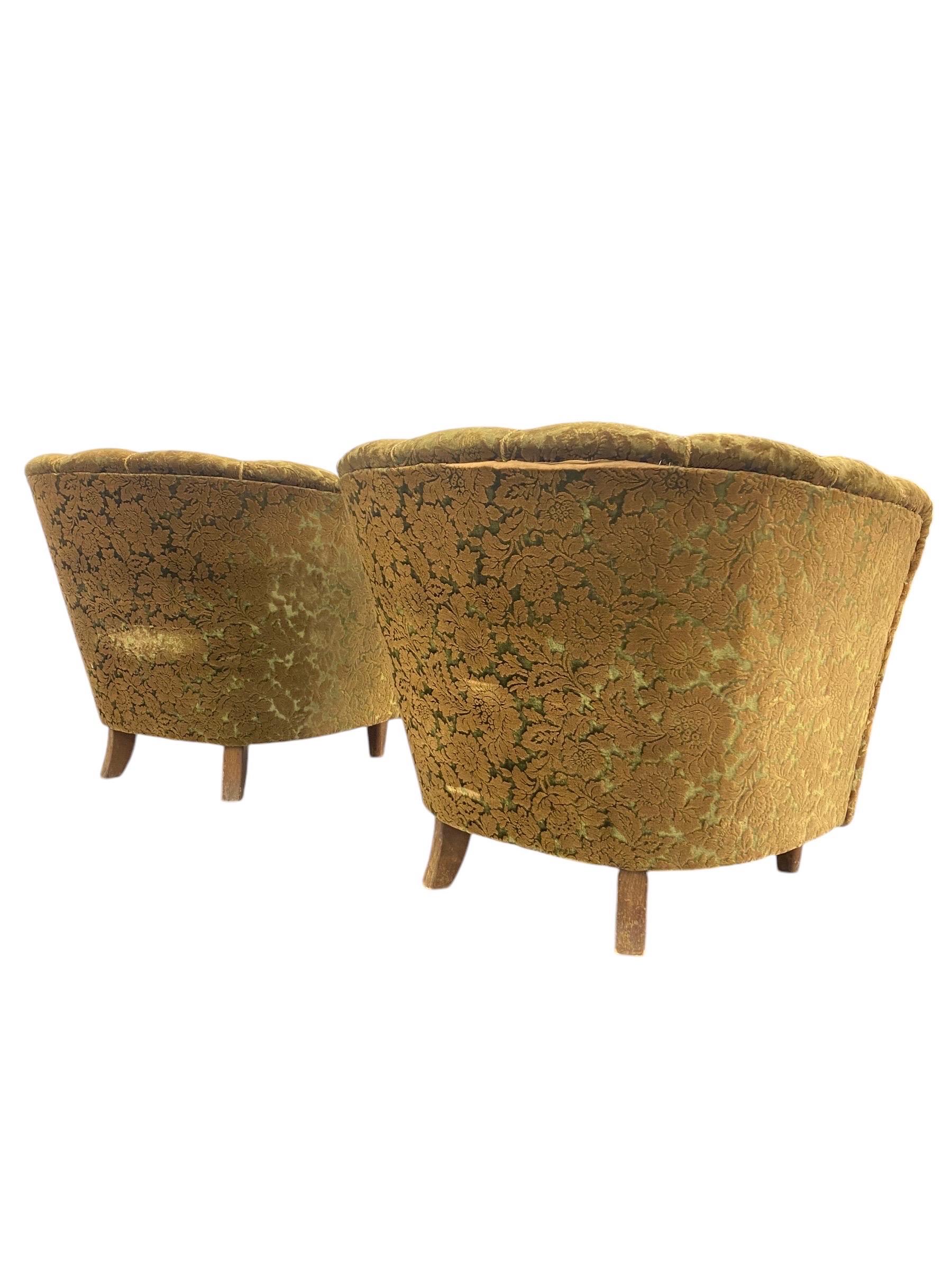Coppia di poltrone curve di design finlandese, Attr. Paul Boman, circa anni '40 in vendita 5