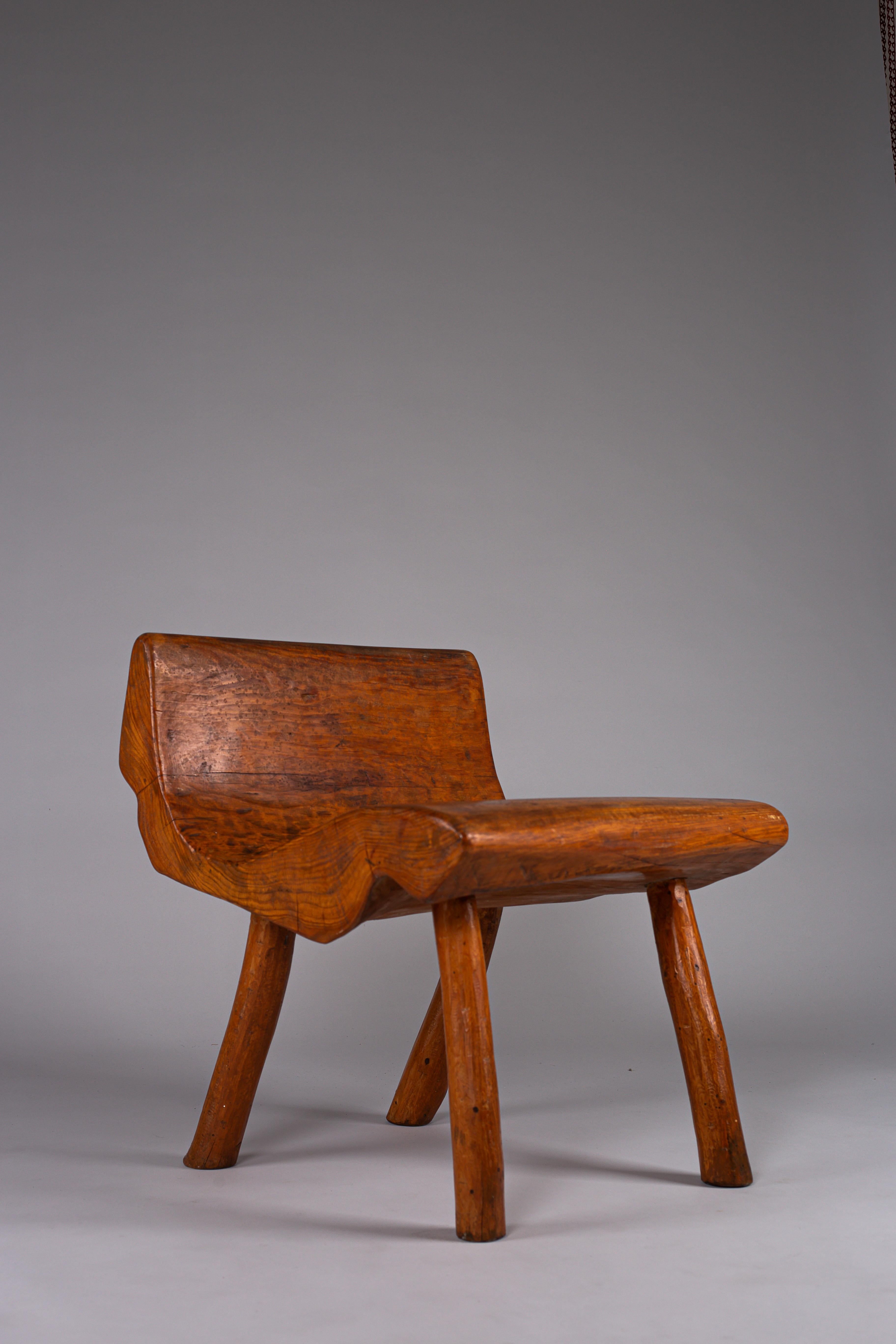 Pair of Finnish early 20th century brutalist hand carved pine chairs For Sale 5