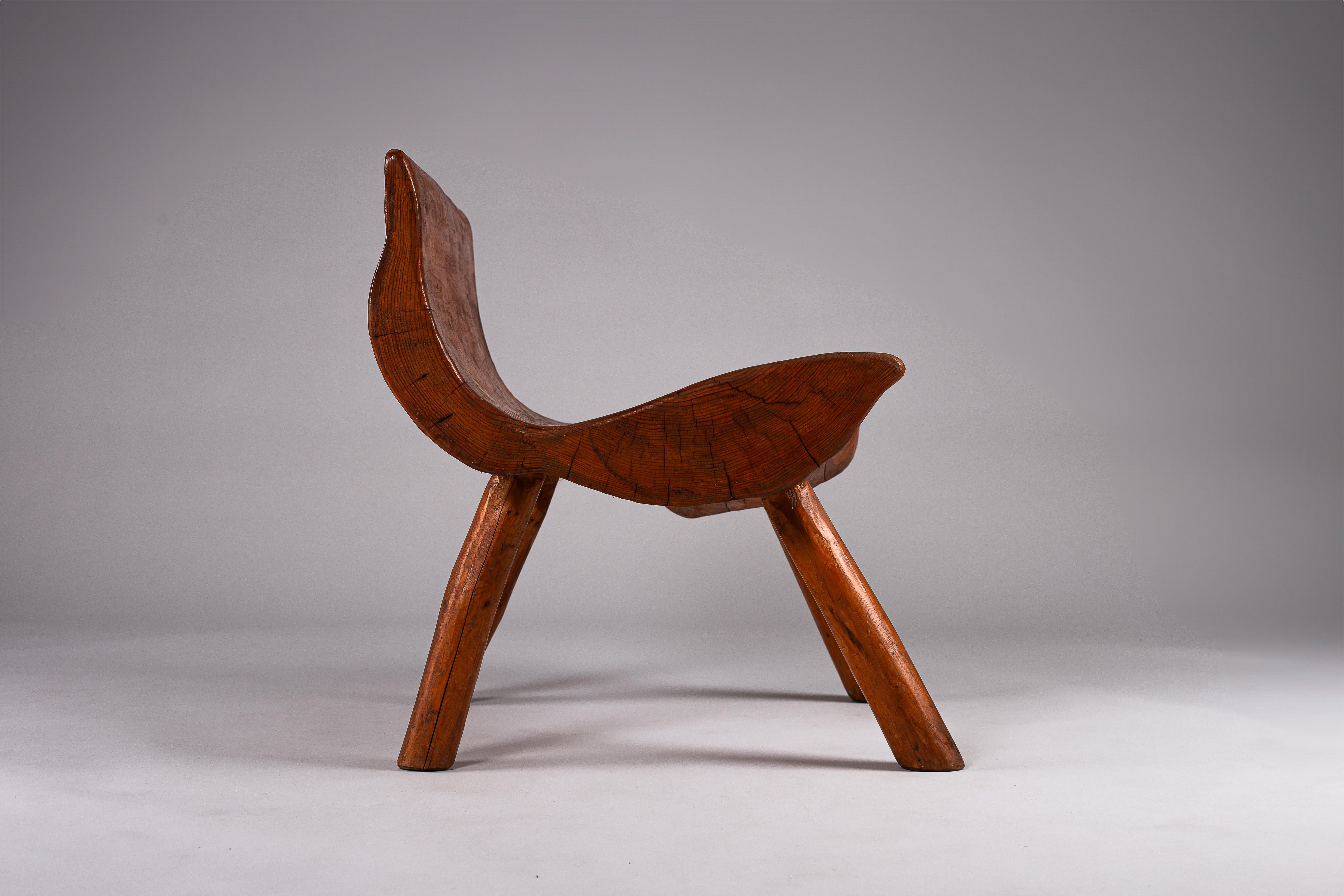 Pair of Finnish early 20th century brutalist hand carved pine chairs For Sale 6