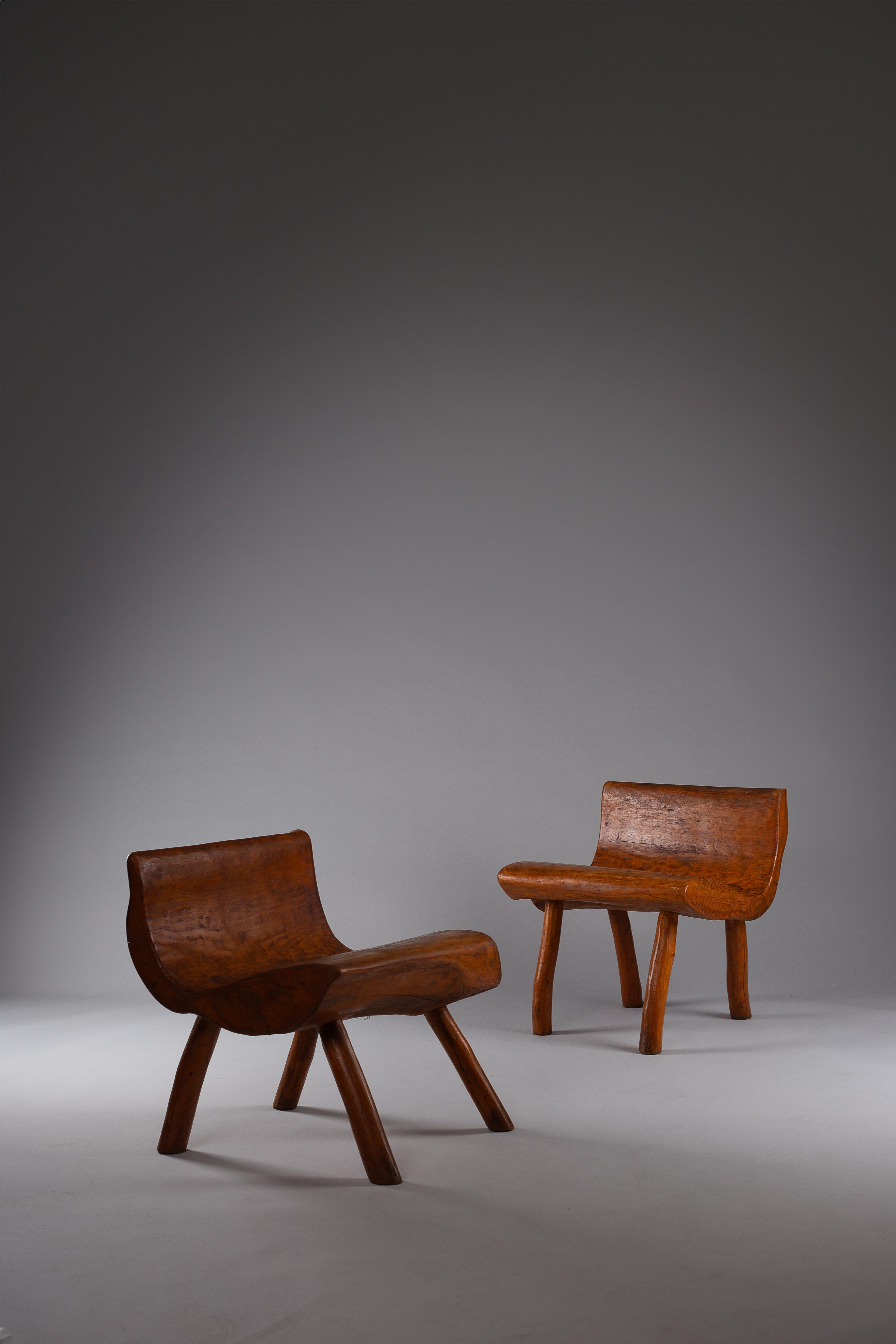 Arts and Crafts Pair of Finnish early 20th century brutalist hand carved pine chairs For Sale