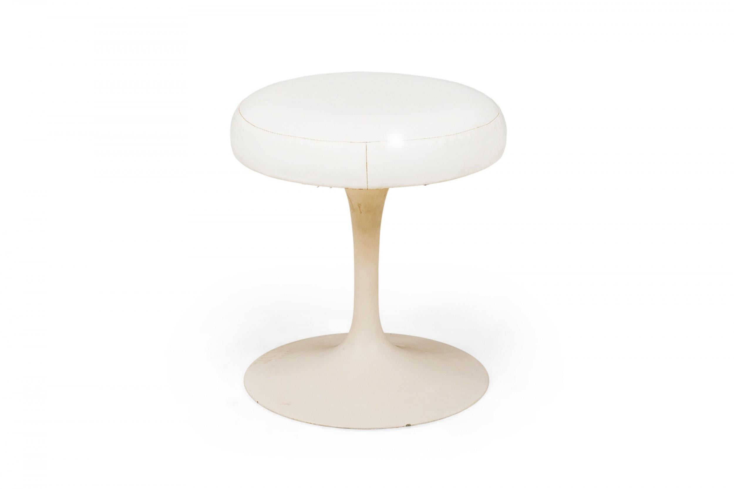 Mid-Century Modern Pair of Finnish Eero Saarinen for Knoll International Swivel Tulip Stools For Sale
