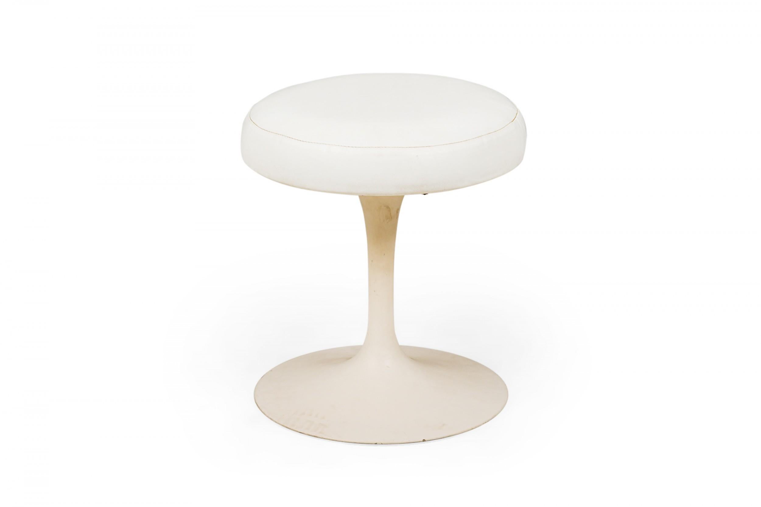 20th Century Pair of Finnish Eero Saarinen for Knoll International Swivel Tulip Stools For Sale