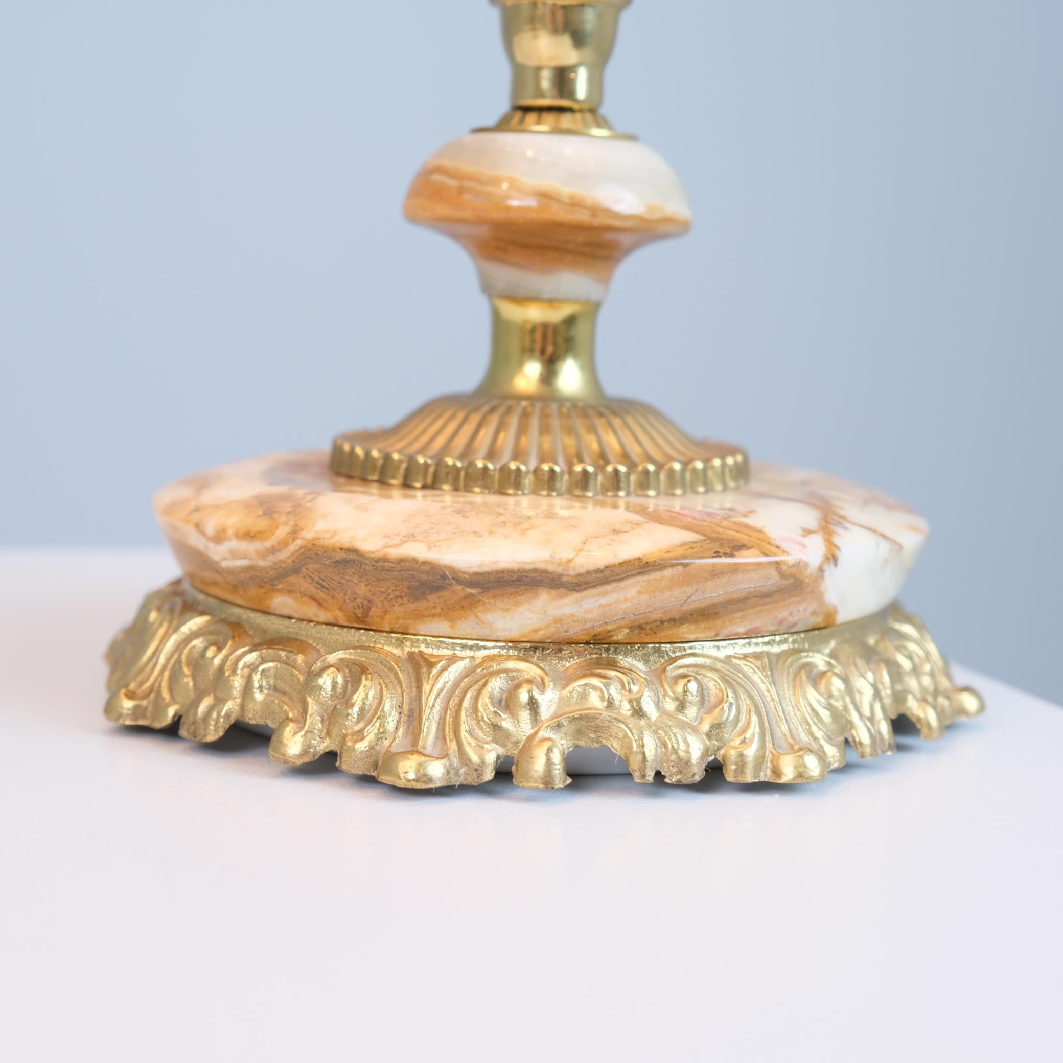 Paar finnische neoklassische Tischlampen, Messingguss und grüner Onyx, Valinte 1970er im Angebot 9