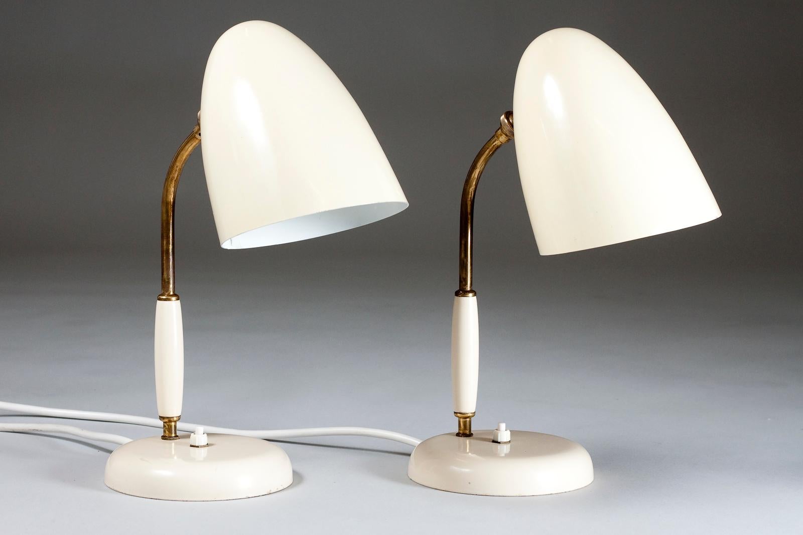Pair of beautiful cream white Finnish Mid-Century Modern table lamps produced by Stockmann Oy.
