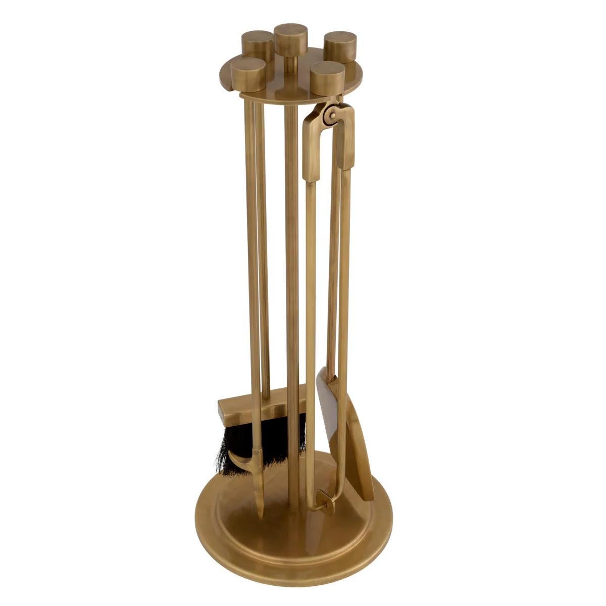 Coppia di accessori per caminetto, set per caminetto in ottone patinato

Elegante e funzionale, questo set di accessori per caminetto comprende una spazzola, una pinza, un attizzatoio e una pala per il carbone.
Questo elegante e robusto set di