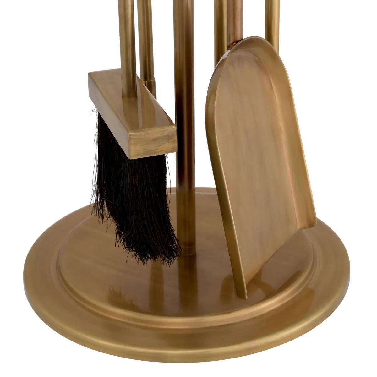 Moderno Coppia di accessori per caminetto, set per caminetto in ottone patinato. in vendita