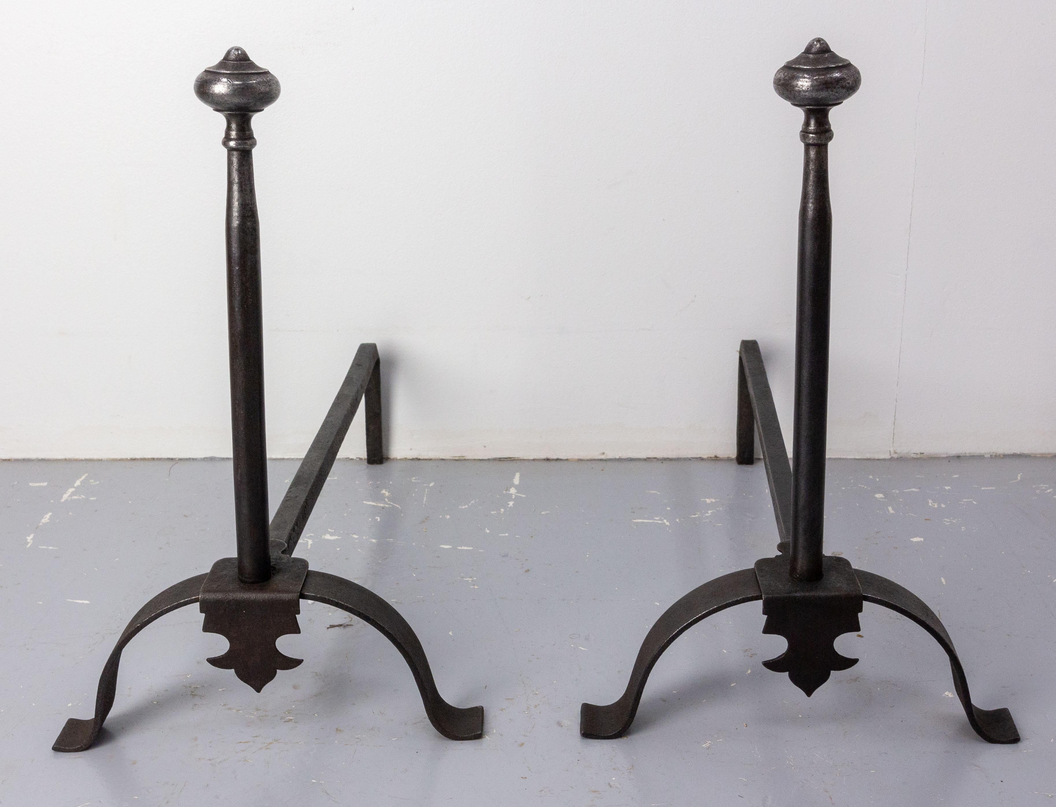 Pair of andirons of the period Mid-Century Modern
Wrought iron firedogs
France circa 1960.
Good condition

Shipping:
52 / 28 / 44 cm 4 kg.