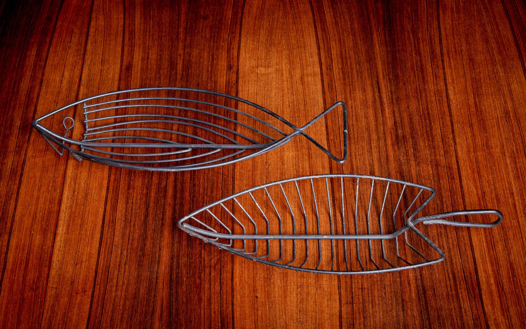 Milieu du XXe siècle Paire de bols à poisson en fil métallique en vente