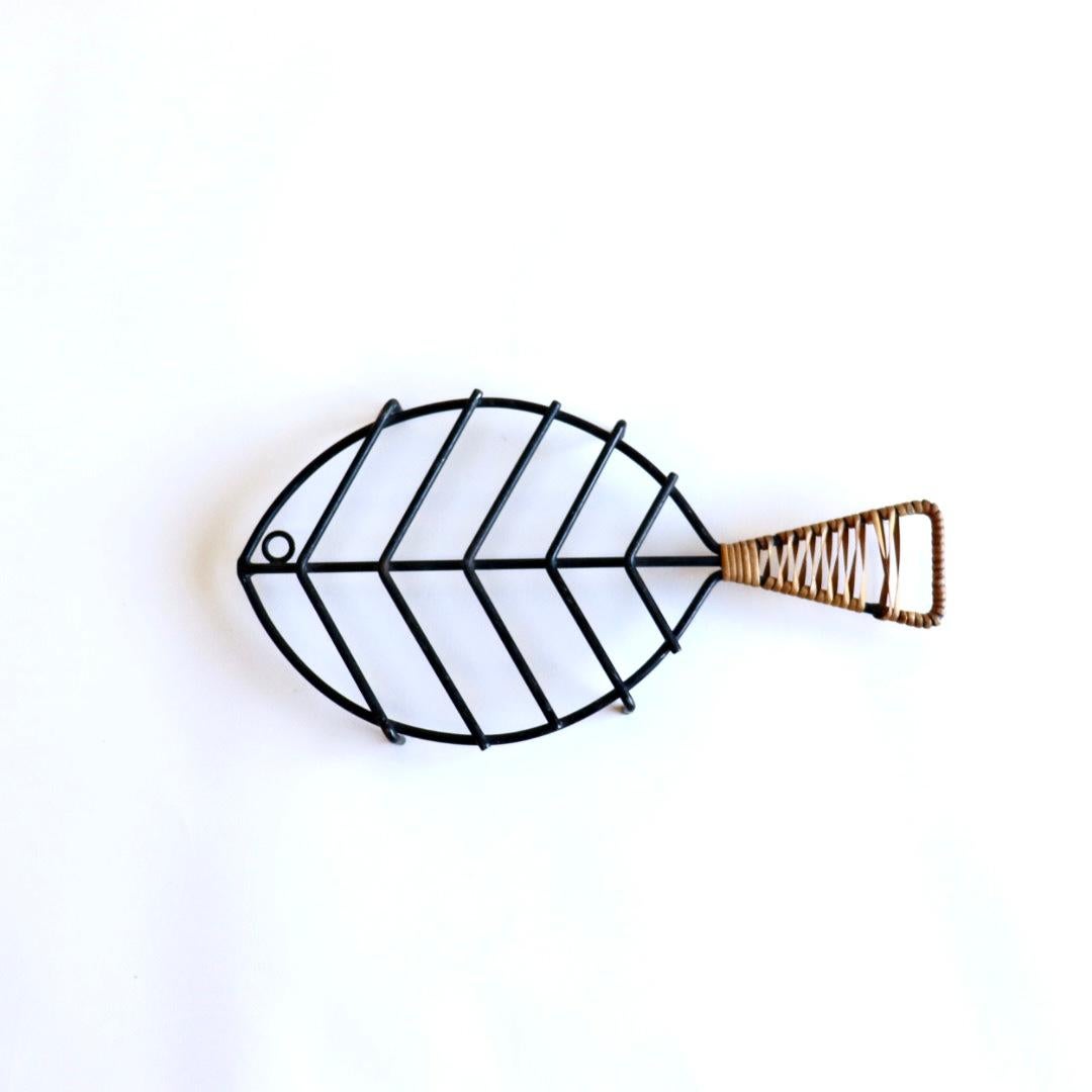This is a charming and useful pair ofDanish Rattan & Forged Metal fish trivets.

Mid Century Laurids Lonborg Danish Rattan & Forged Metal Fish Trivet. VTG MCM Mid-Century Modern Rattan & Forged Metal Fish Trivet designed by Laurids Lonborg.The