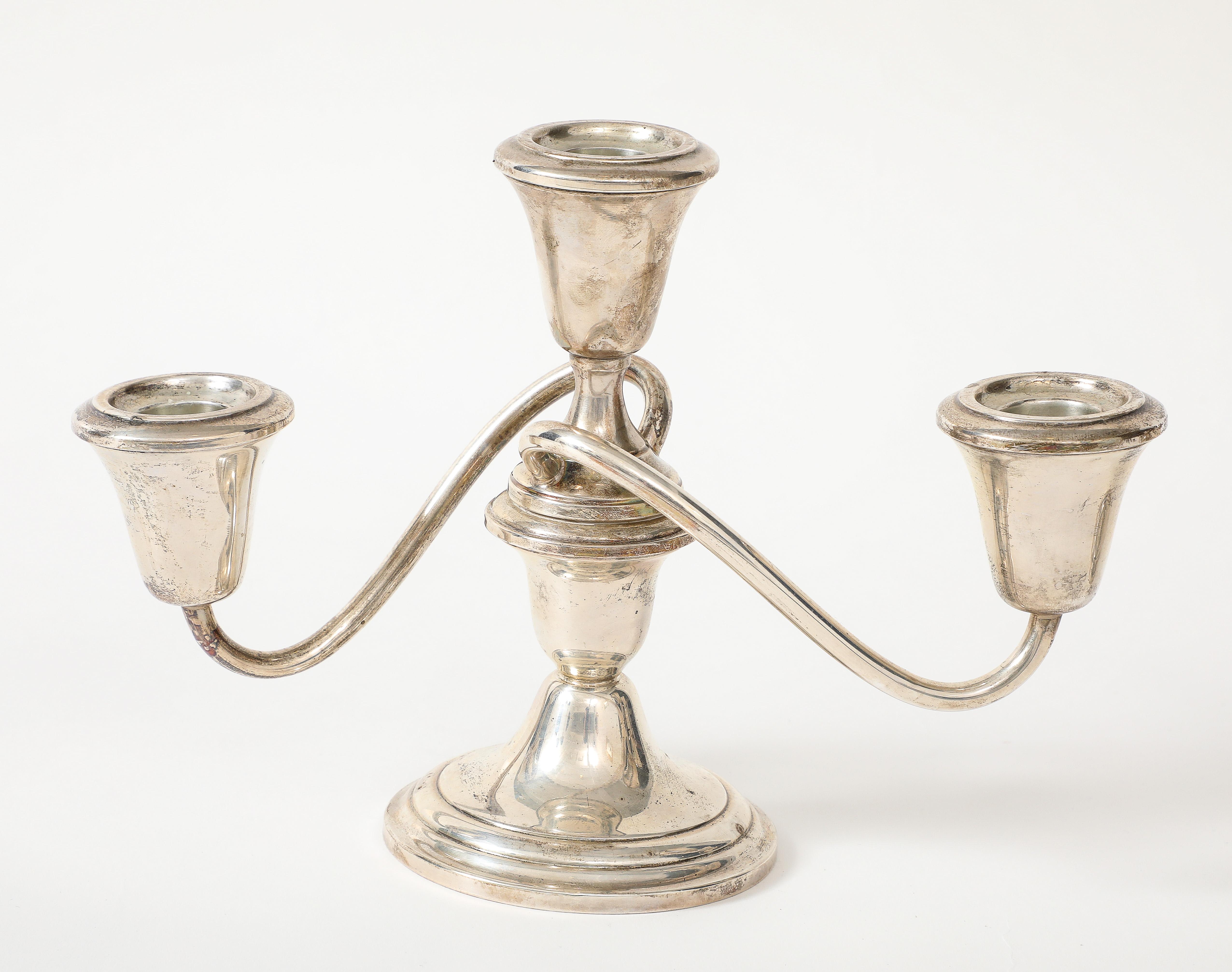 Coppia di candelabri in argento Fisher Silversmiths in vendita 3