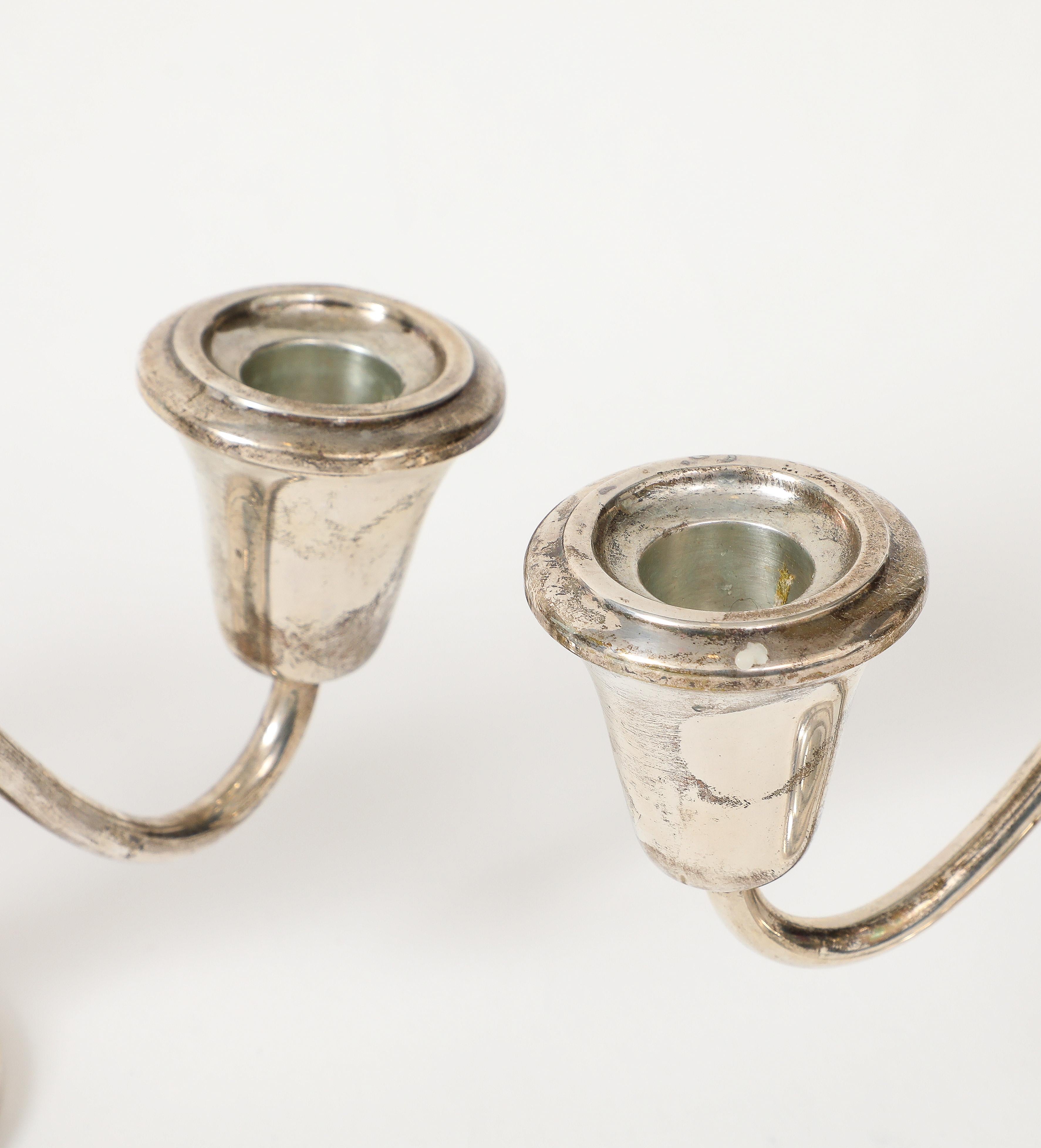 Coppia di candelabri in argento Fisher Silversmiths in vendita 4