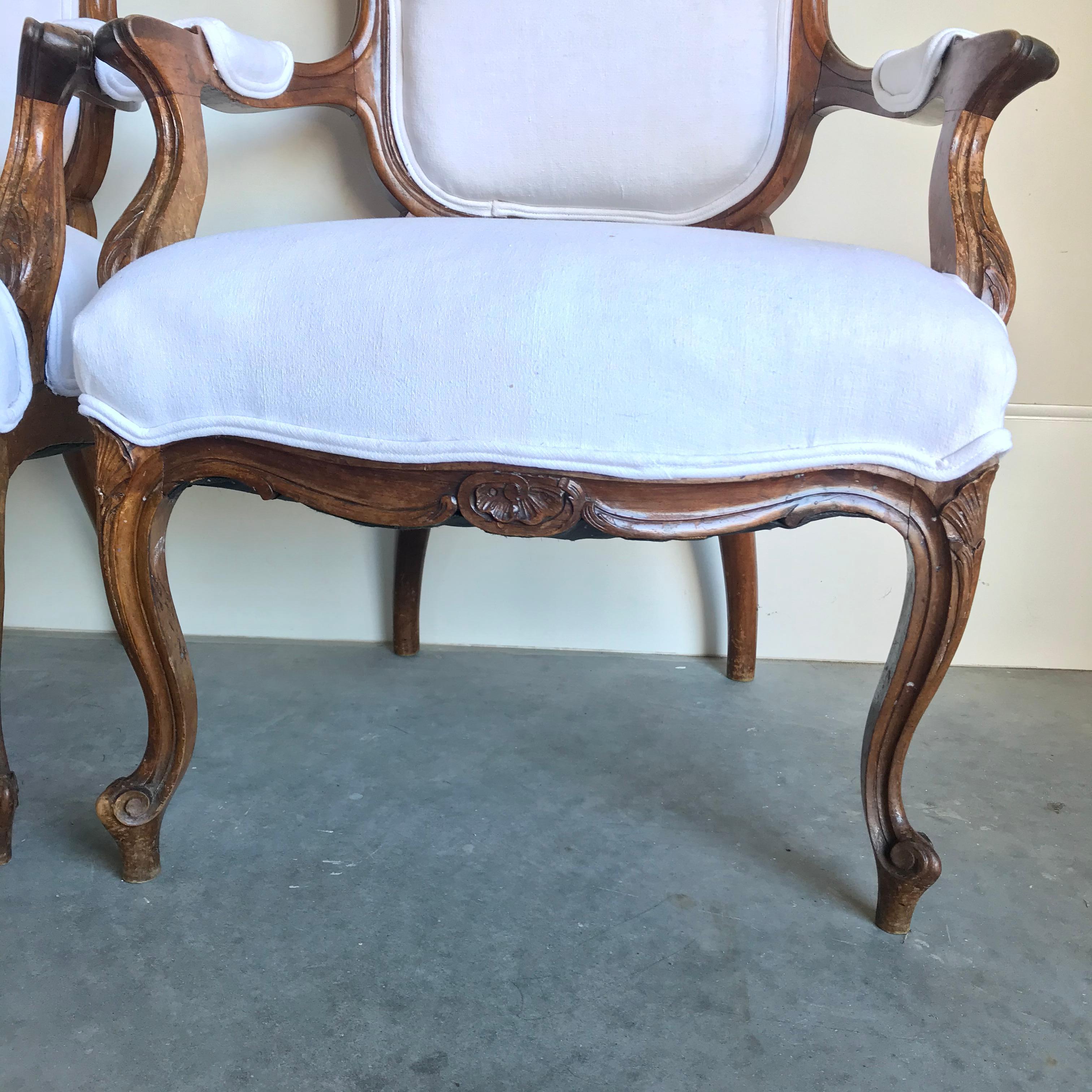 Pair of Fit for Royalty French Louis XV Carved Walnut Fauteuil Armchairs In Excellent Condition In Hopewell, NJ