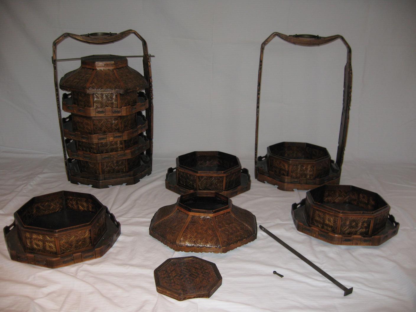 This type of basket was used to hold different kinds of sweet cakes to give away on special occasions to friends and relatives. The recipient would take the contents and return the baskets to the sender with a red packet as token of appreciation.