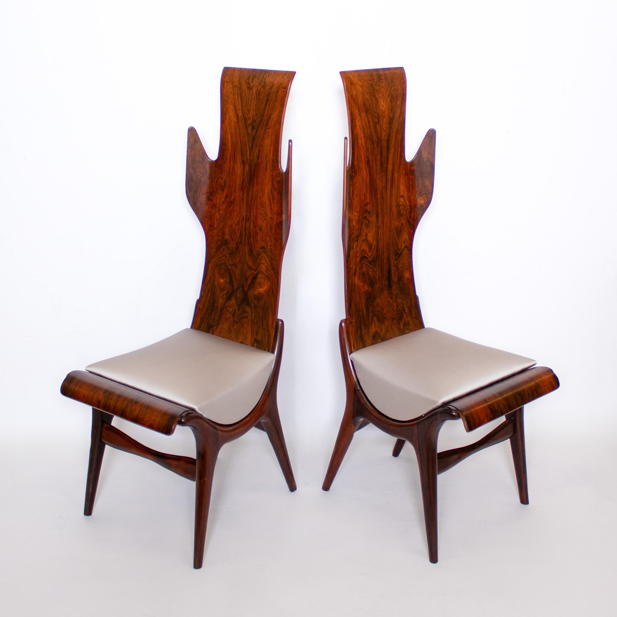 Paar Flame Side Chairs von Dante la Torre für Pozzi, Italien 1950er Jahre. Palisanderholz mit neuer Polsterung.  Vollständig restauriert.  Begleitet von einem Cites-Zertifikat.
