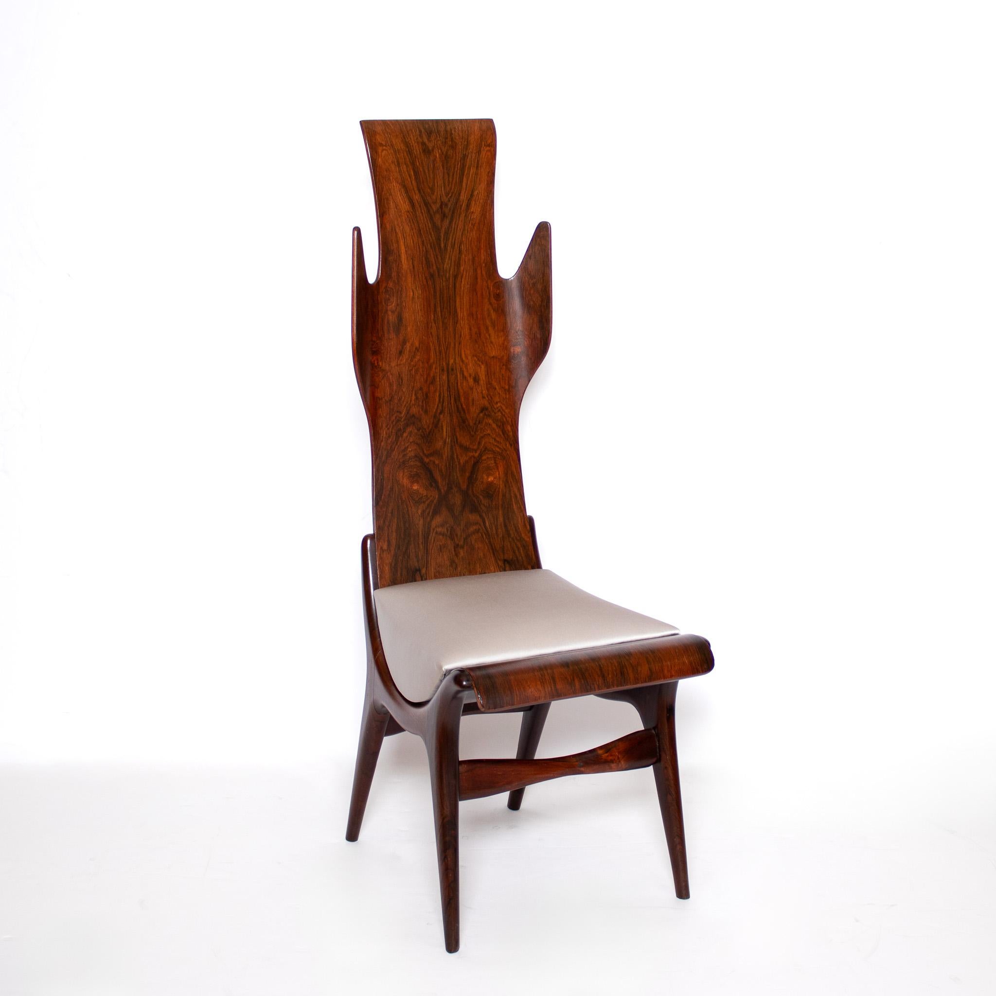 Paar flammende Esszimmerstühle von Dante la Torre für Pozzi, Italien im Zustand „Gut“ im Angebot in New York, NY