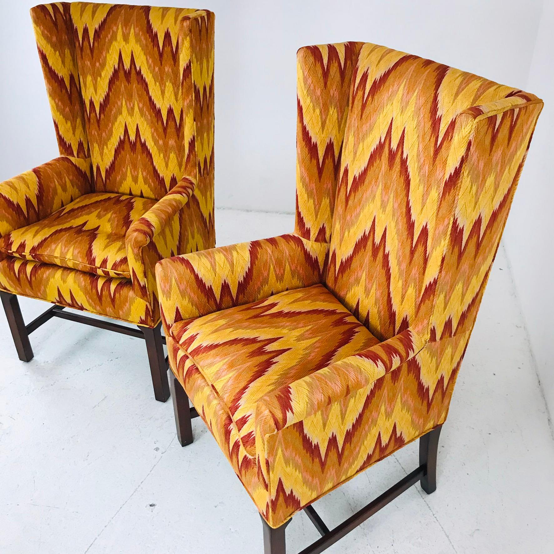 Paar quadratische Flügelstühle mit hoher Rückenlehne und Flammenstich (Moderne der Mitte des Jahrhunderts) im Angebot