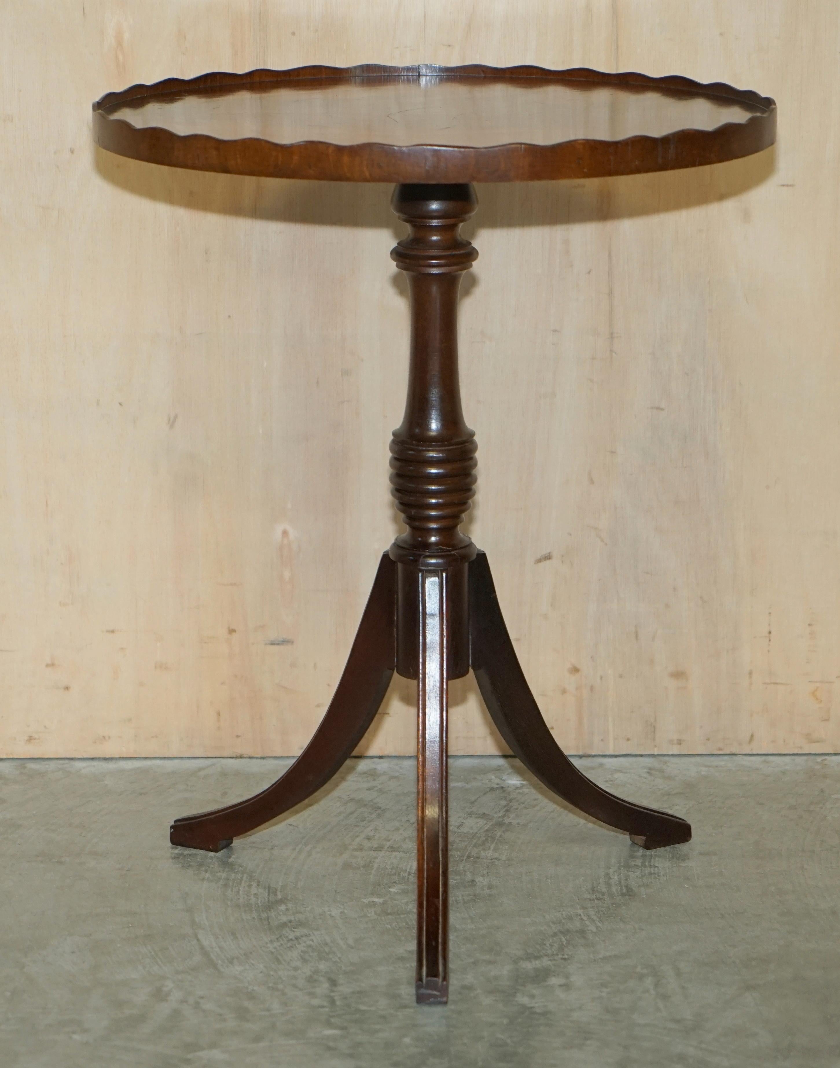 Pair of Flamed Hardwood Beresford & Hicks Side End Lamp Tables with Gallery Rail 7