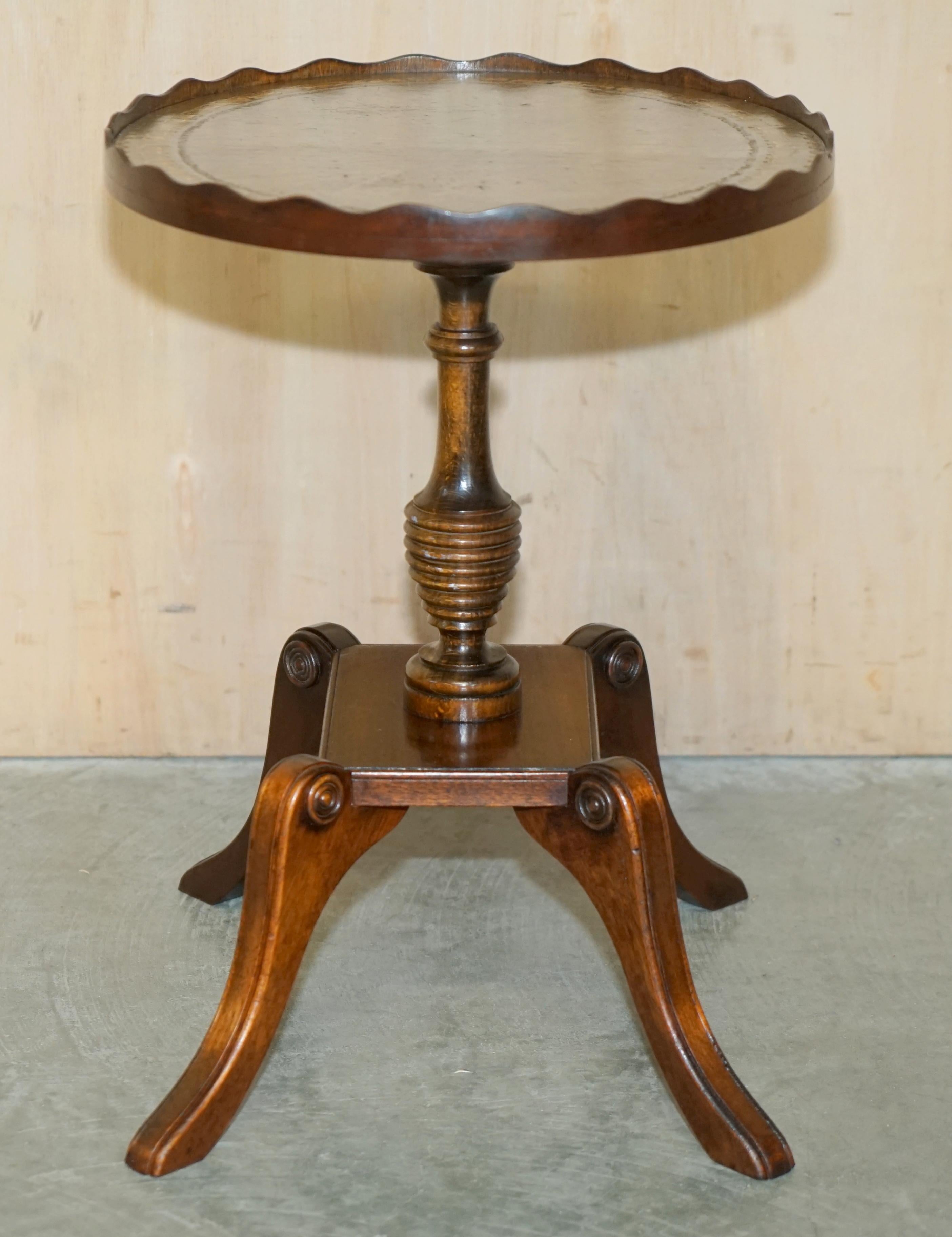 Pair of Flamed Hardwood Green Leather Oval Gallery Railed Side End Lamp Tables 6