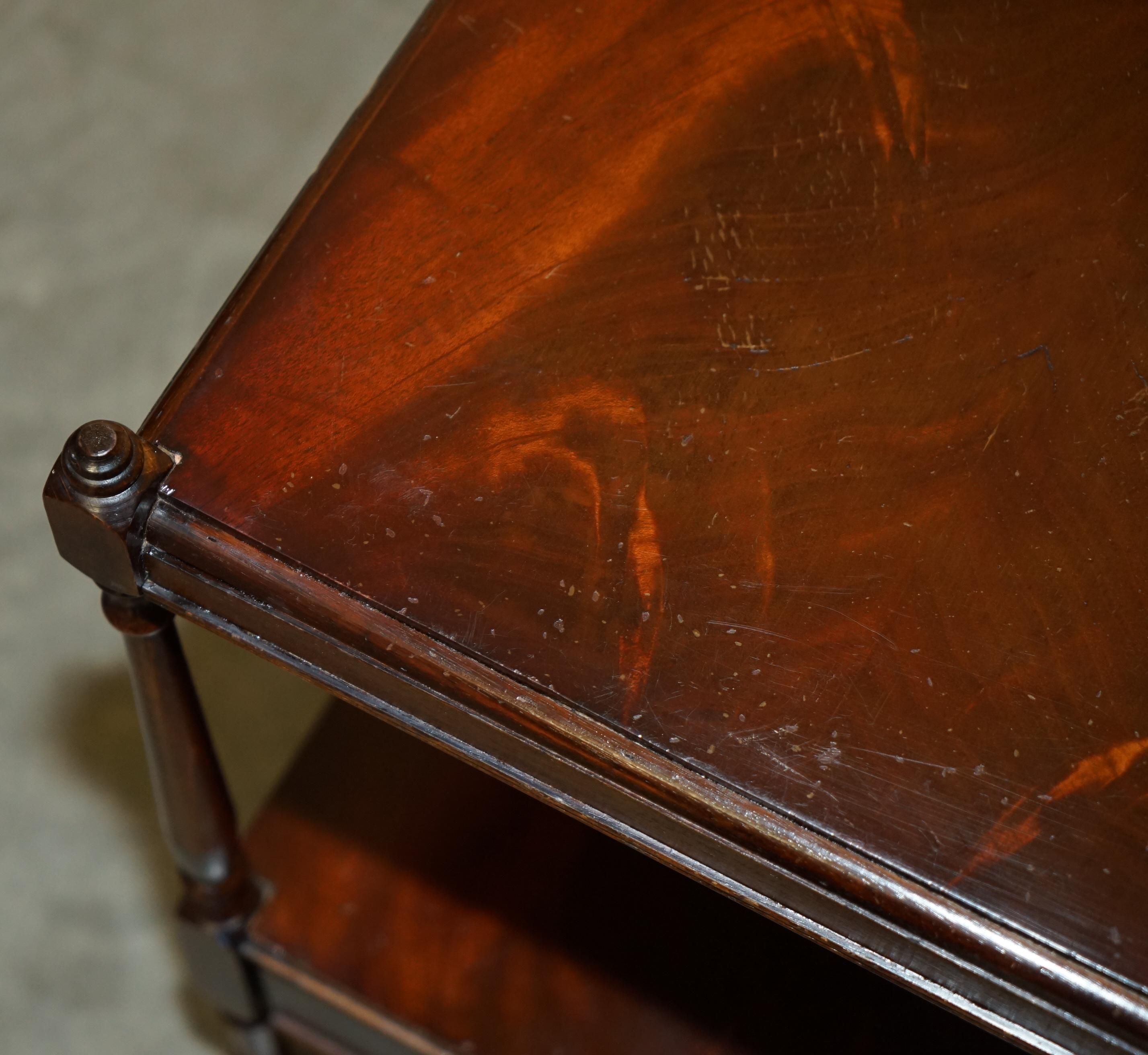 PAIR OF FLAMED HARDWOOD TWO TIER SIDE END LAMP WINE TABLES WITH SINGLE DRAWERs For Sale 8