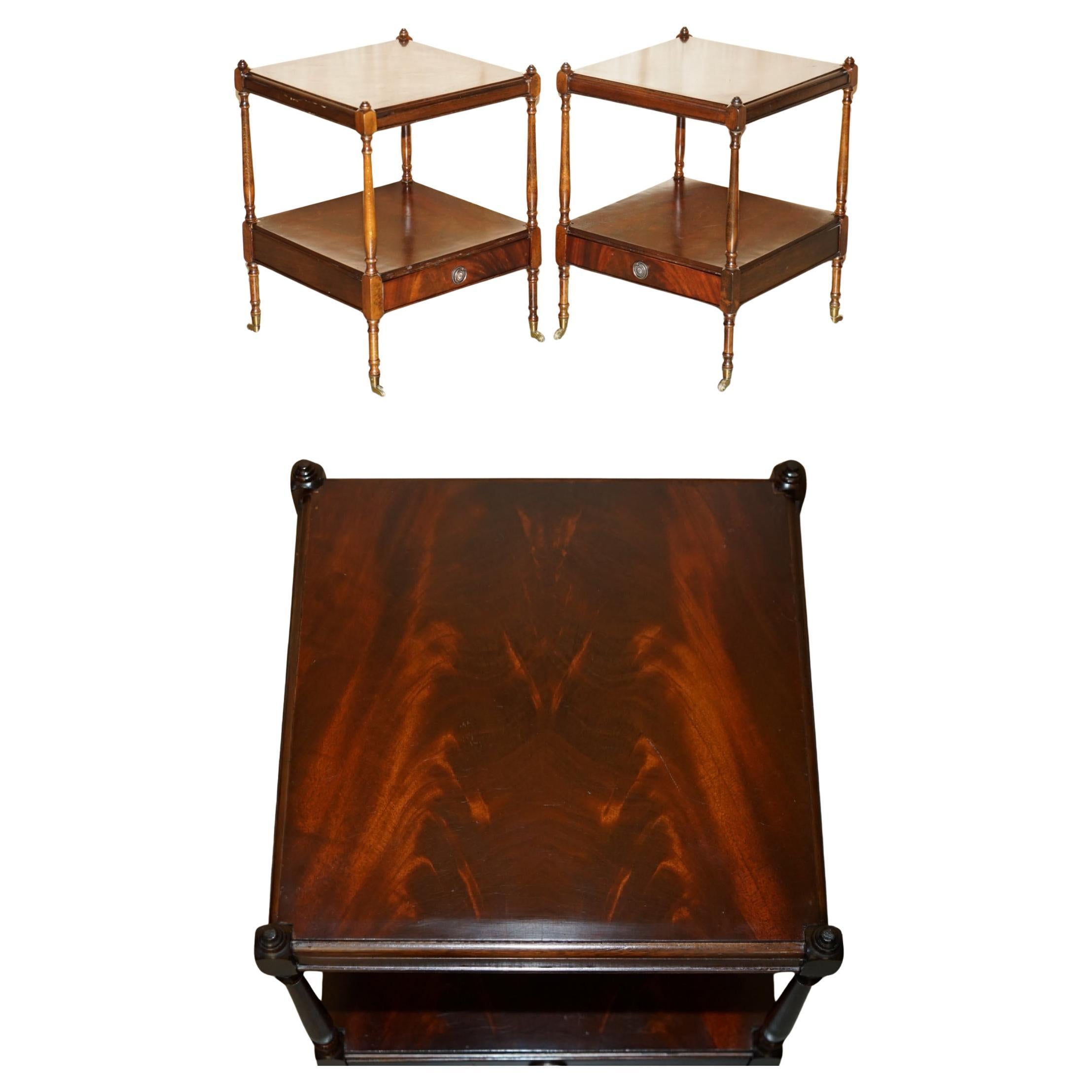 ZURAIR OF FLAMED HARDWOOD TWO TIER SIDE END LAMP WINE TABLES MIT SINGLE DRAWERKTEN