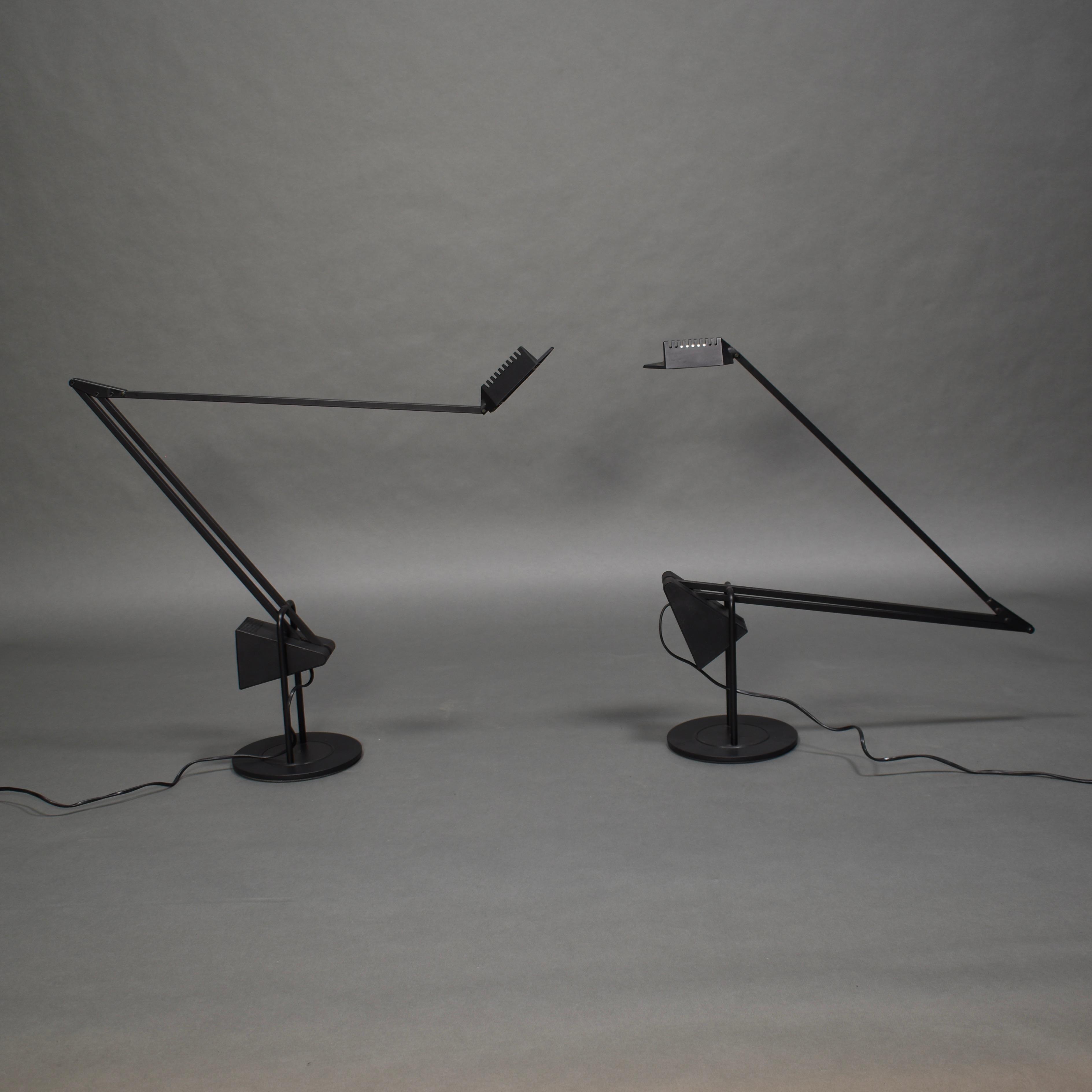 Mid-Century Modern Paire de lampes de bureau à contrepoids Flamingo de Fridolin Naef pour Luxo, Italie en vente