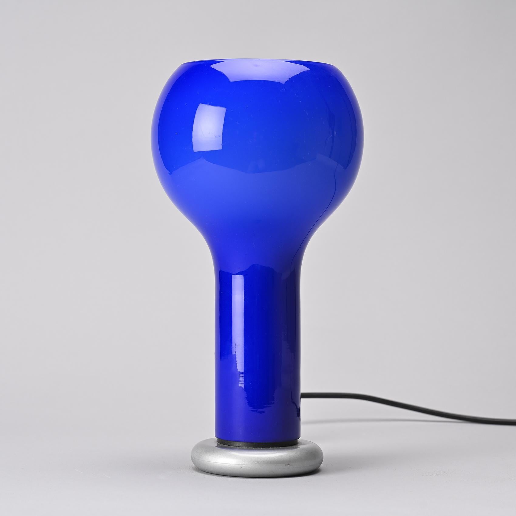 Pair of Flash table lamps, designed by Joe Colombo for Oluce in the 1960s, reissued in a glass version in the 1990s as a tribute to the visionary designer, who passed away in 1971.
The original 1960s model was entirely crafted from metal, reflecting