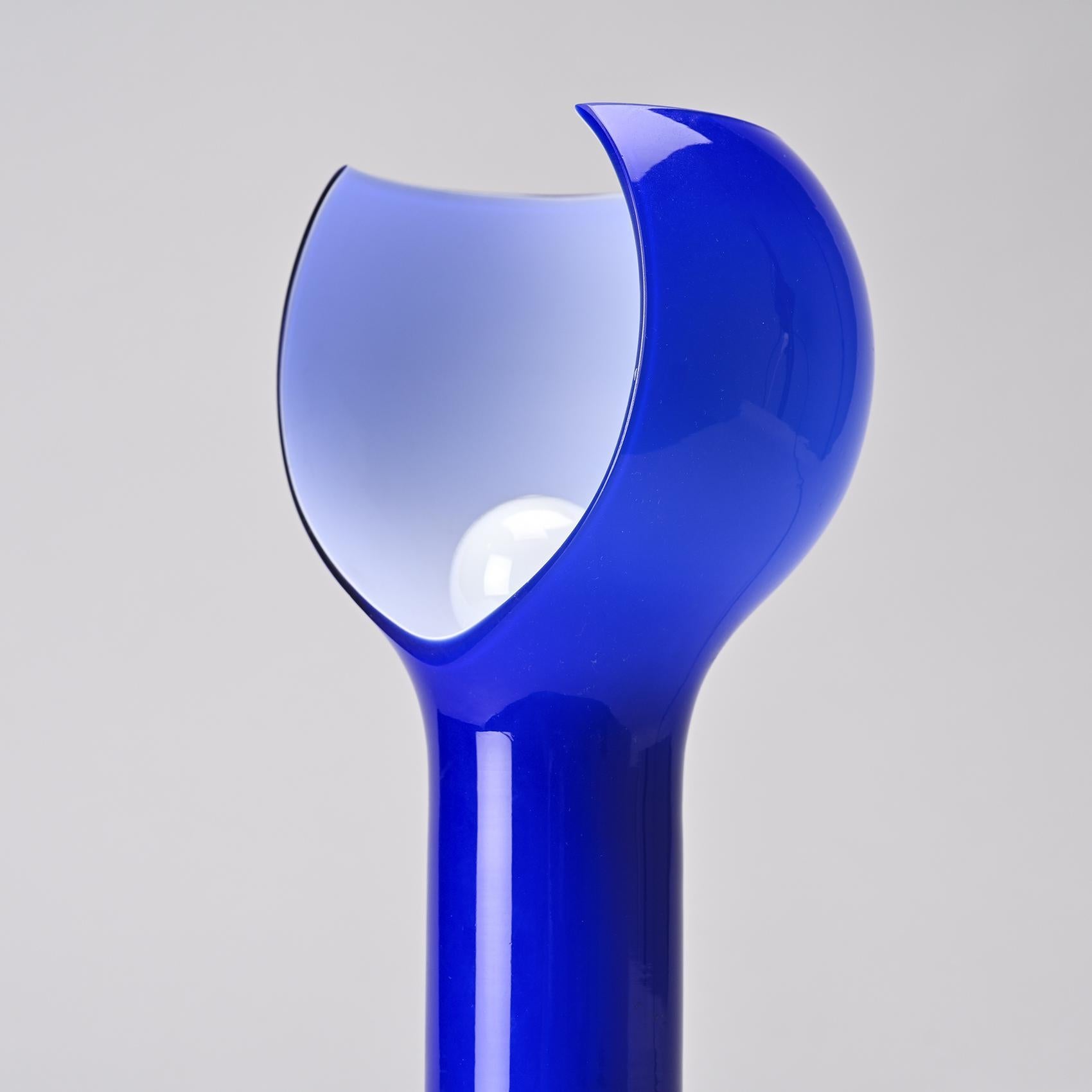 Pair of Flash lamps, tribute to Joe Colombo, Oluce circa 1990 In Good Condition In VILLEURBANNE, FR