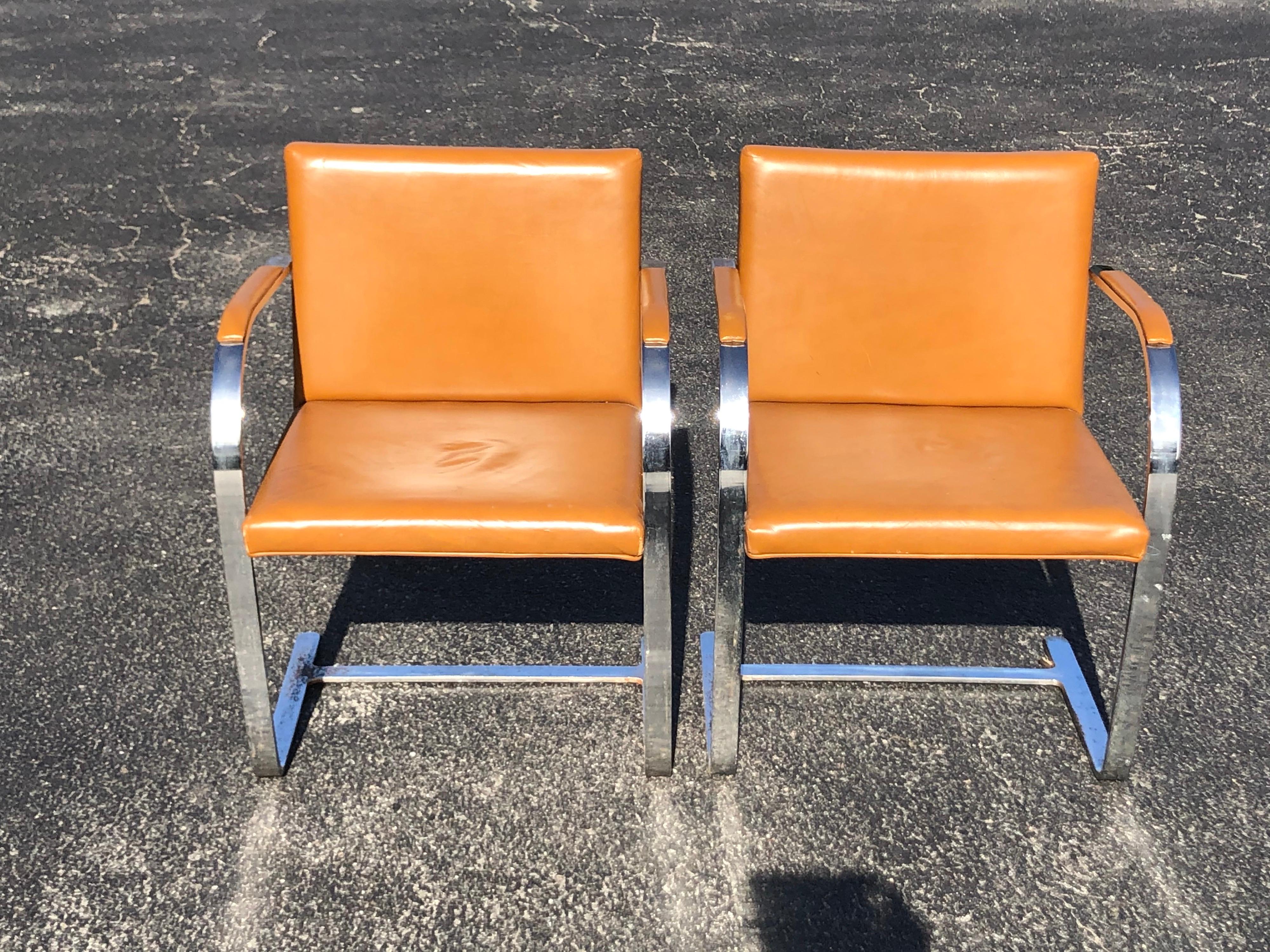 Late 20th Century Pair of Flat Bar Brno Chairs in the Style of Ludwig Mies van der Rohe