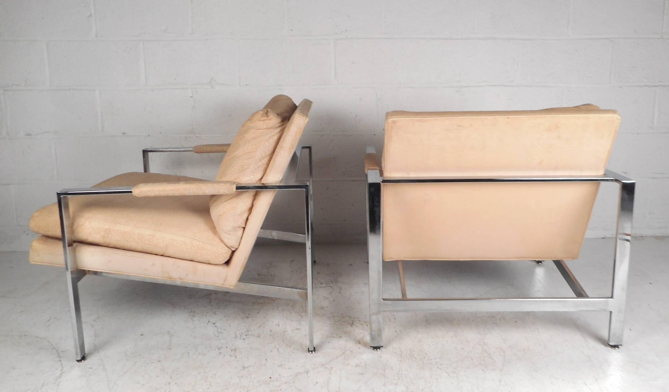 Mid-Century Modern Pair of Flat Bar Chrome Lounge Chairs by Milo Baughman for Thayer Coggin For Sale