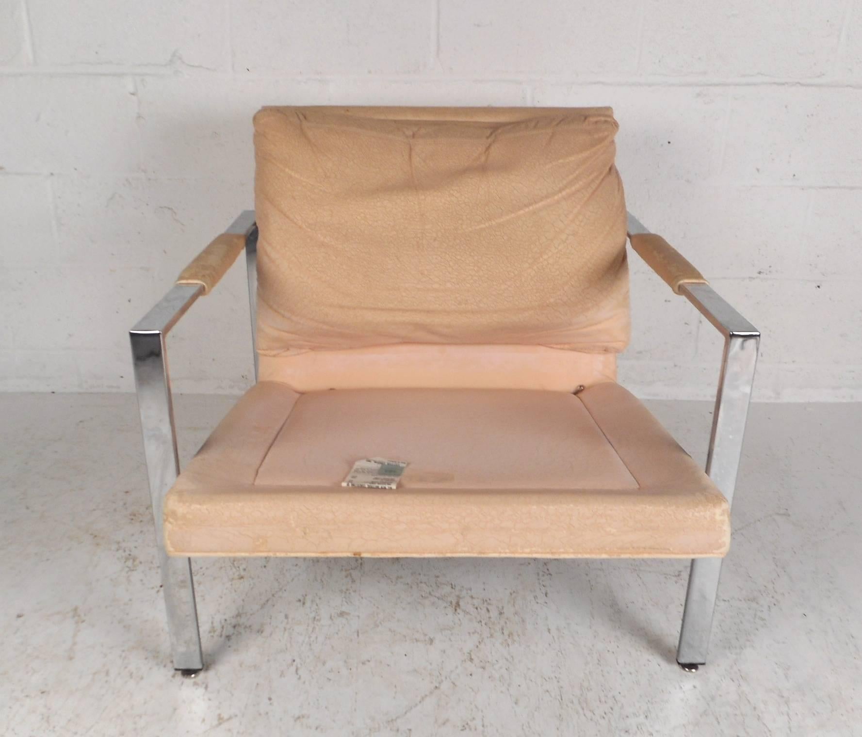 American Pair of Flat Bar Chrome Lounge Chairs by Milo Baughman for Thayer Coggin For Sale