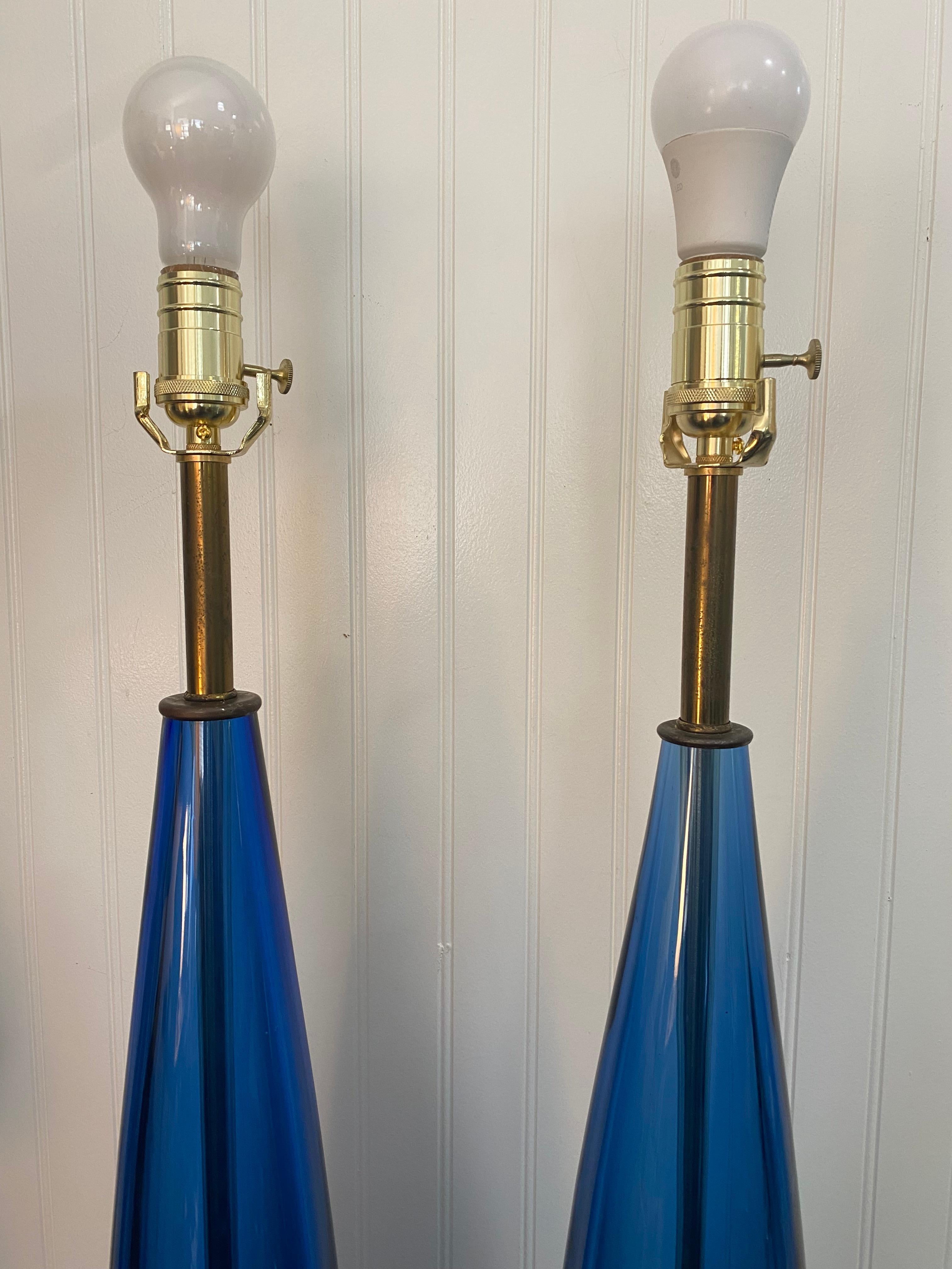 Pair of Flavio Poli Murano Italy Sommerso Glass Bulbous Shaped Table Lamps In Good Condition For Sale In Bridgehampton, NY