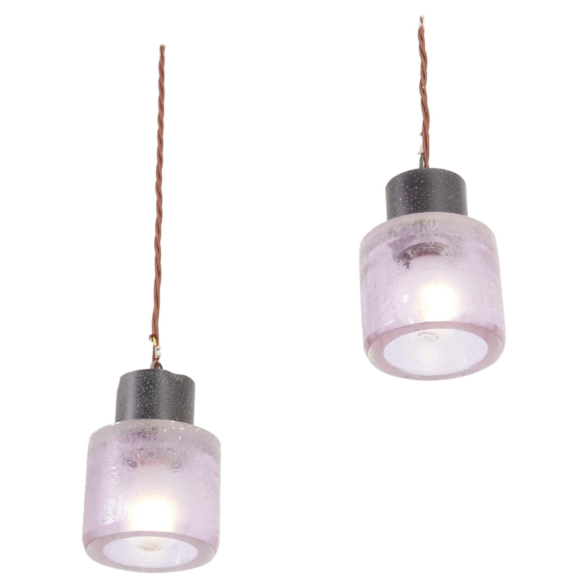 Rare pair of Seguso Vetri d'Arte pendant lamps by Flavio Poli for Scavo Corroso.
Italy 1950s. Made out of Alexandrit Glass. One of the metal pieces on top the glass has some little bents.
2x E27 Fittings.