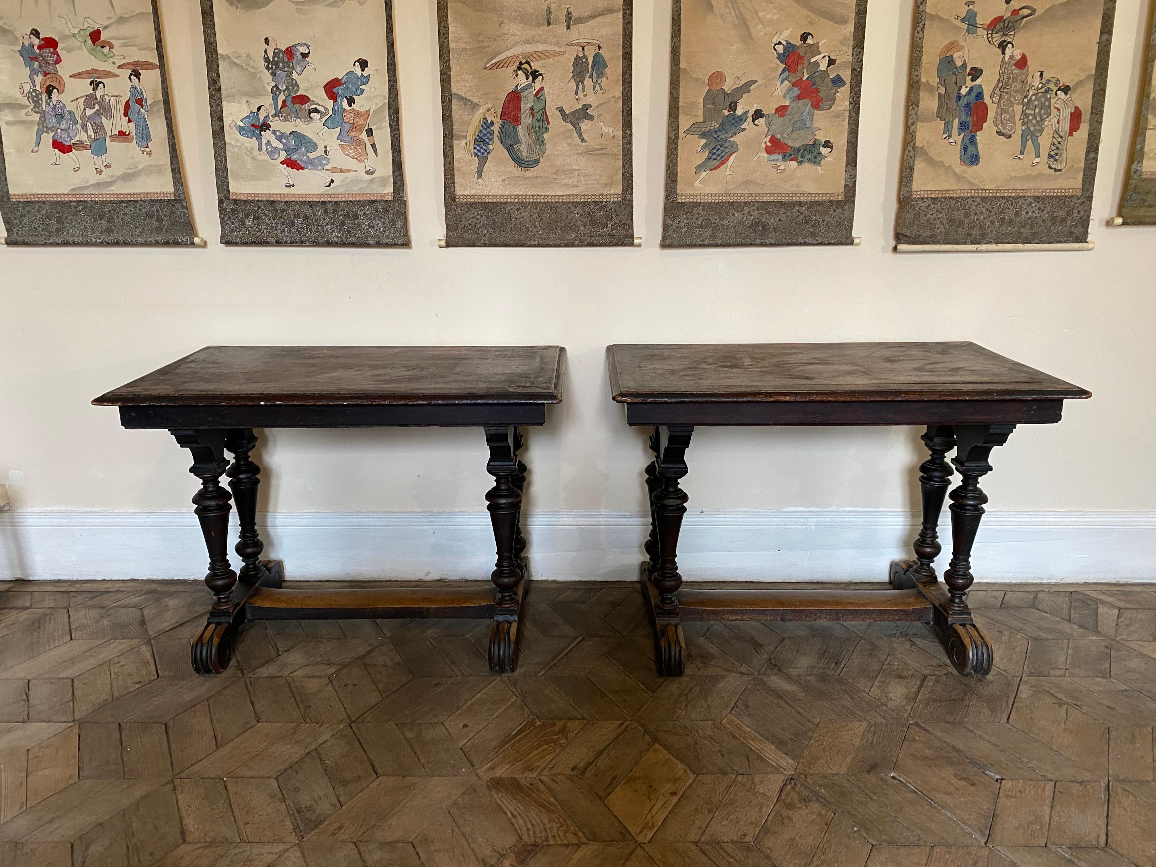 18th Century Pair of Flemish Estaminet Table - Late 18th - France Or Belgium For Sale