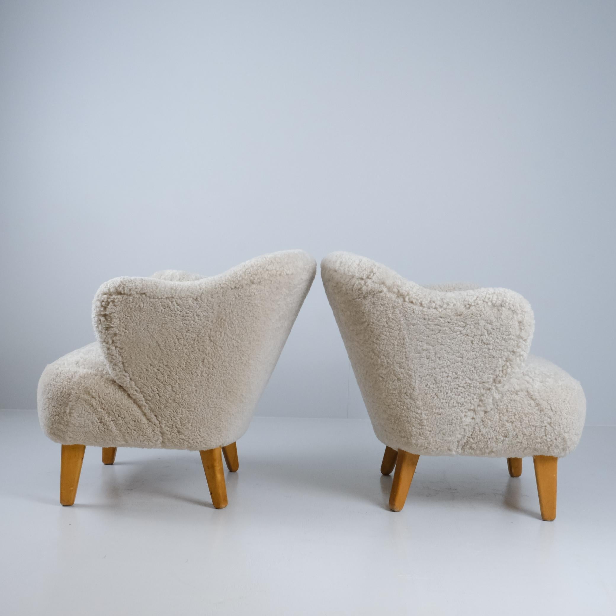 Pareja de sillas Flemming Lassen Ingeborg de piel de oveja lisa beige, Asko Años 50 Escandinavo moderno en venta