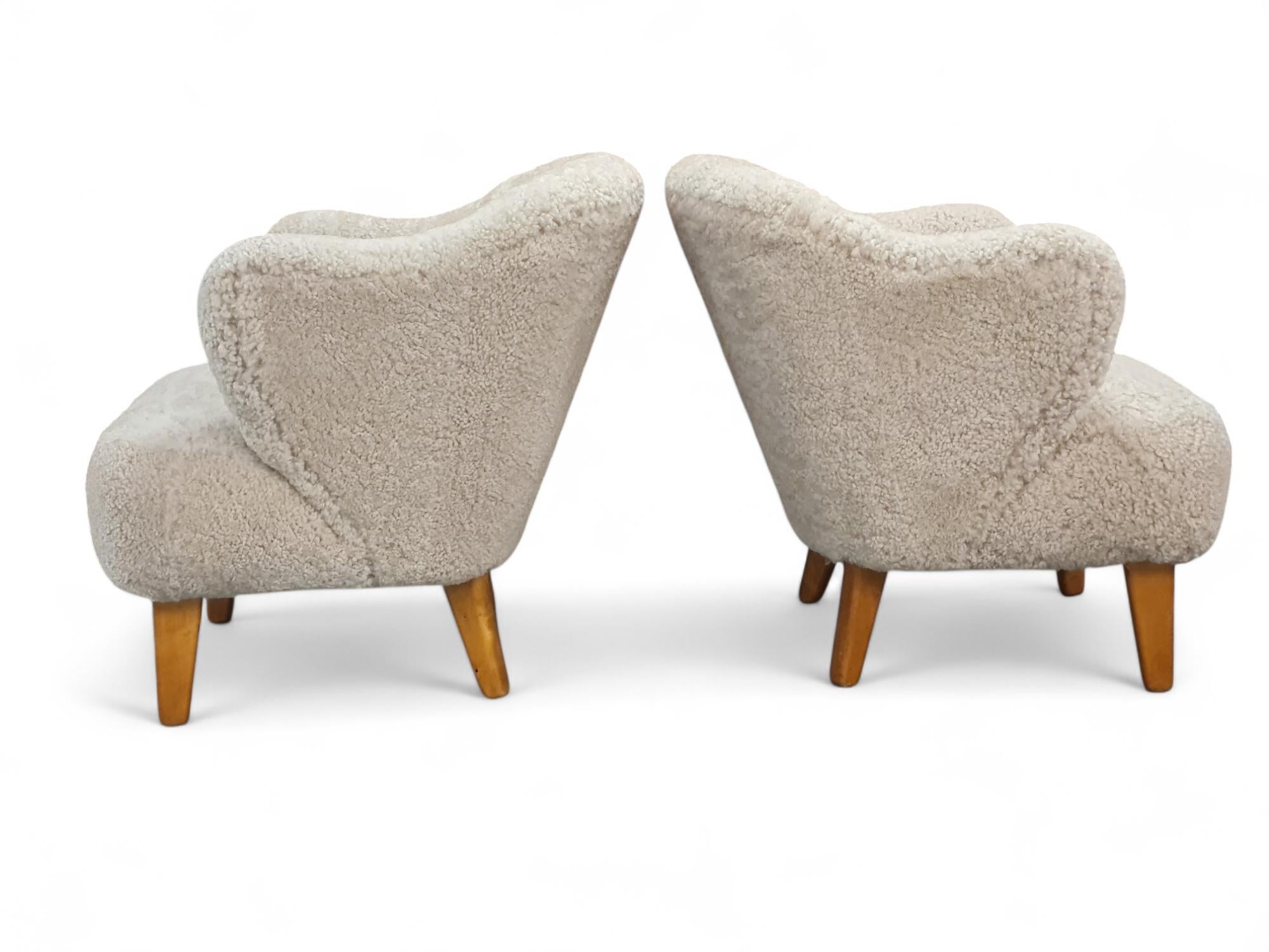 Coppia di sedie Flemming Lassen Ingeborg in pelle di pecora beige liscia, Asko 1950s In condizioni buone in vendita a Helsinki, FI