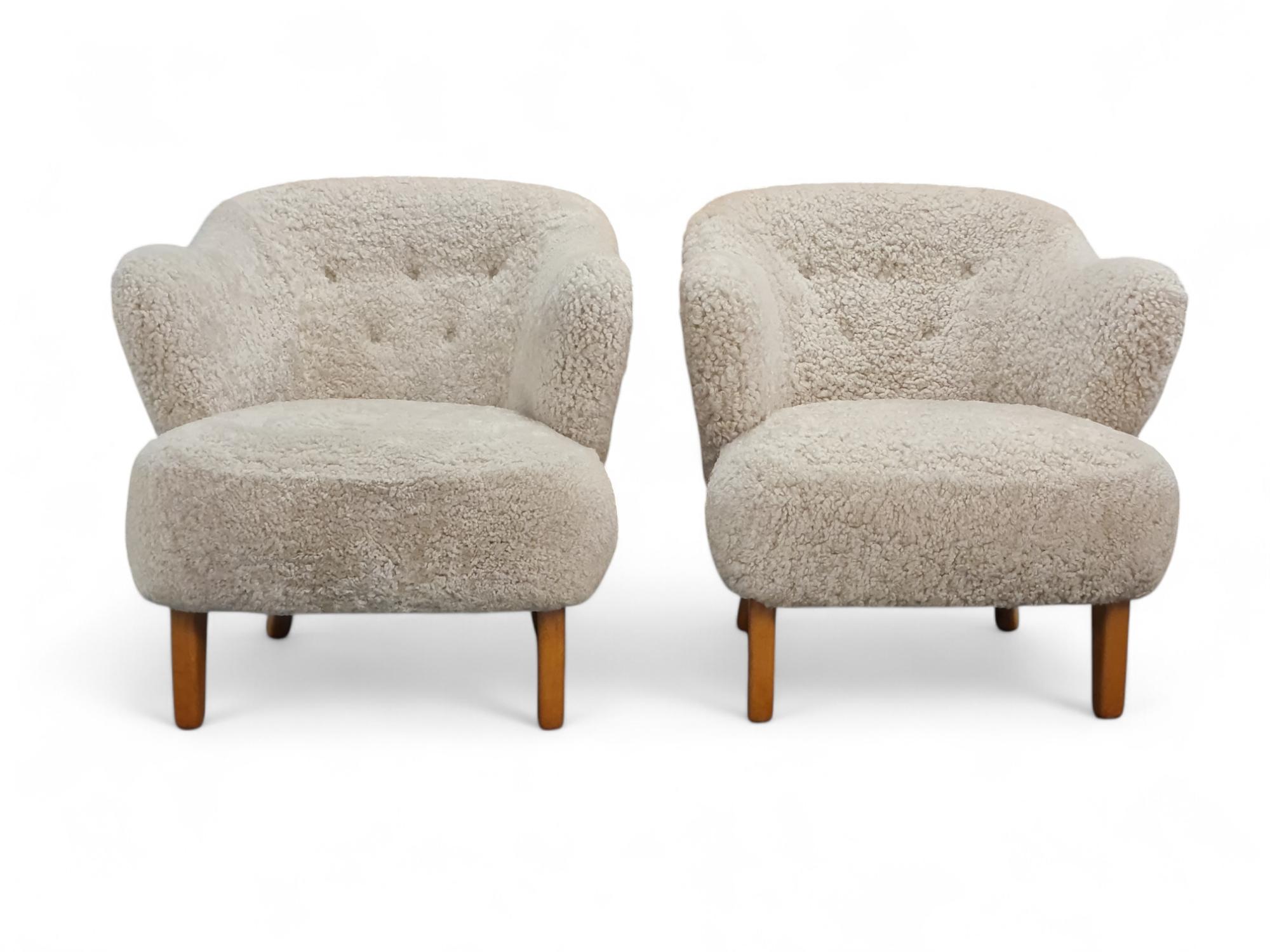 Montone Coppia di sedie Flemming Lassen Ingeborg in pelle di pecora beige liscia, Asko 1950s in vendita