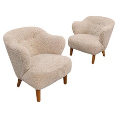 Pair of Flemming Lassen Ingeborg Chairs in Smooth Beige Sheepskin, Asko 1950s